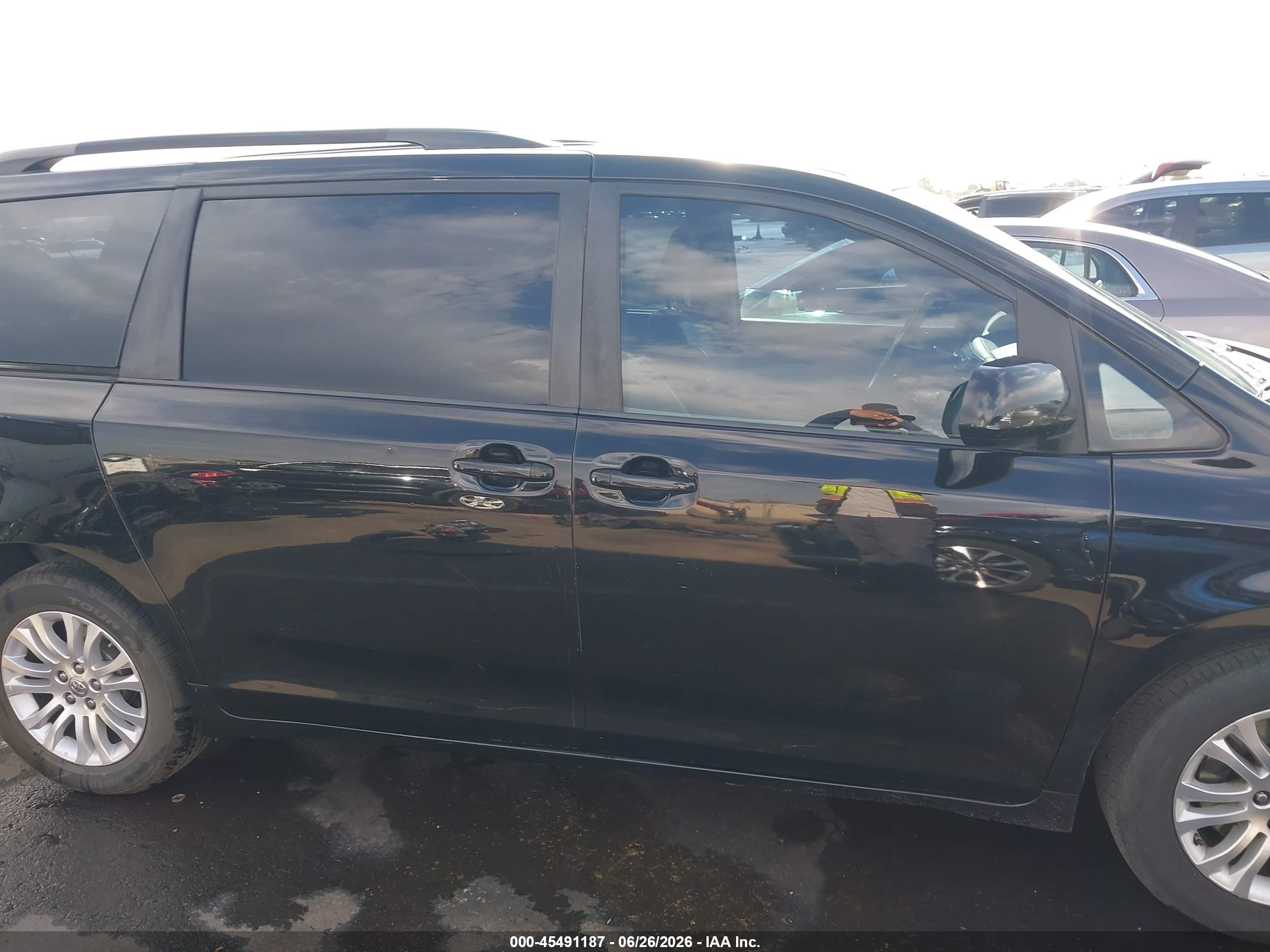2011 Toyota Sienna Xle V6 Black vin: 5TDYK3DC7BS112006