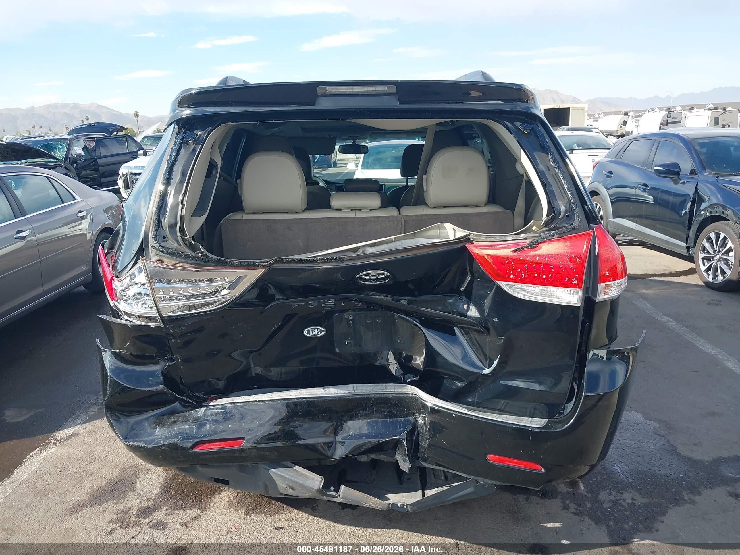 2011 Toyota Sienna Xle V6 Black vin: 5TDYK3DC7BS112006