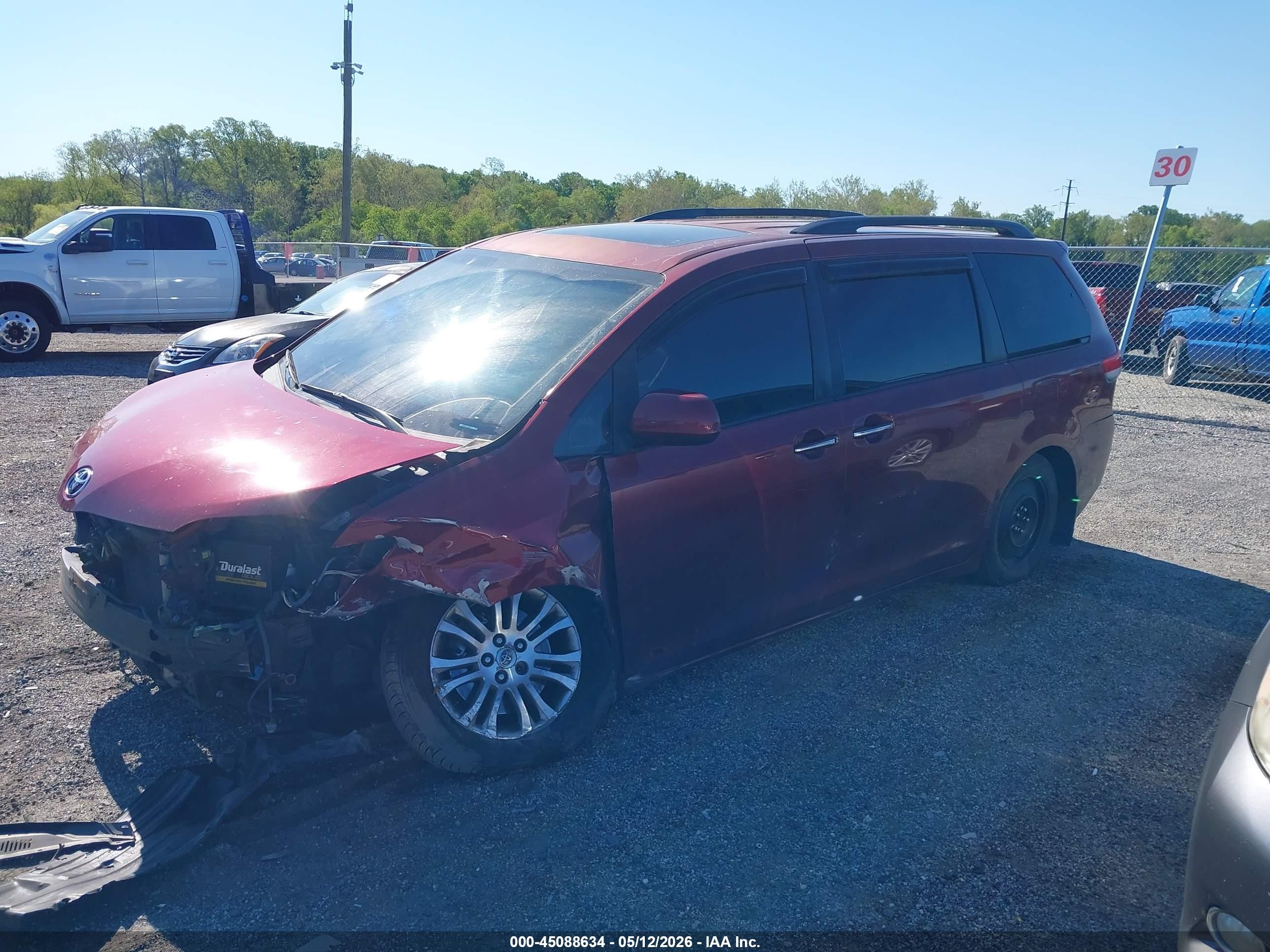 2011 Toyota Sienna Xle V6 Burgundy vin: 5TDYK3DC7BS114760