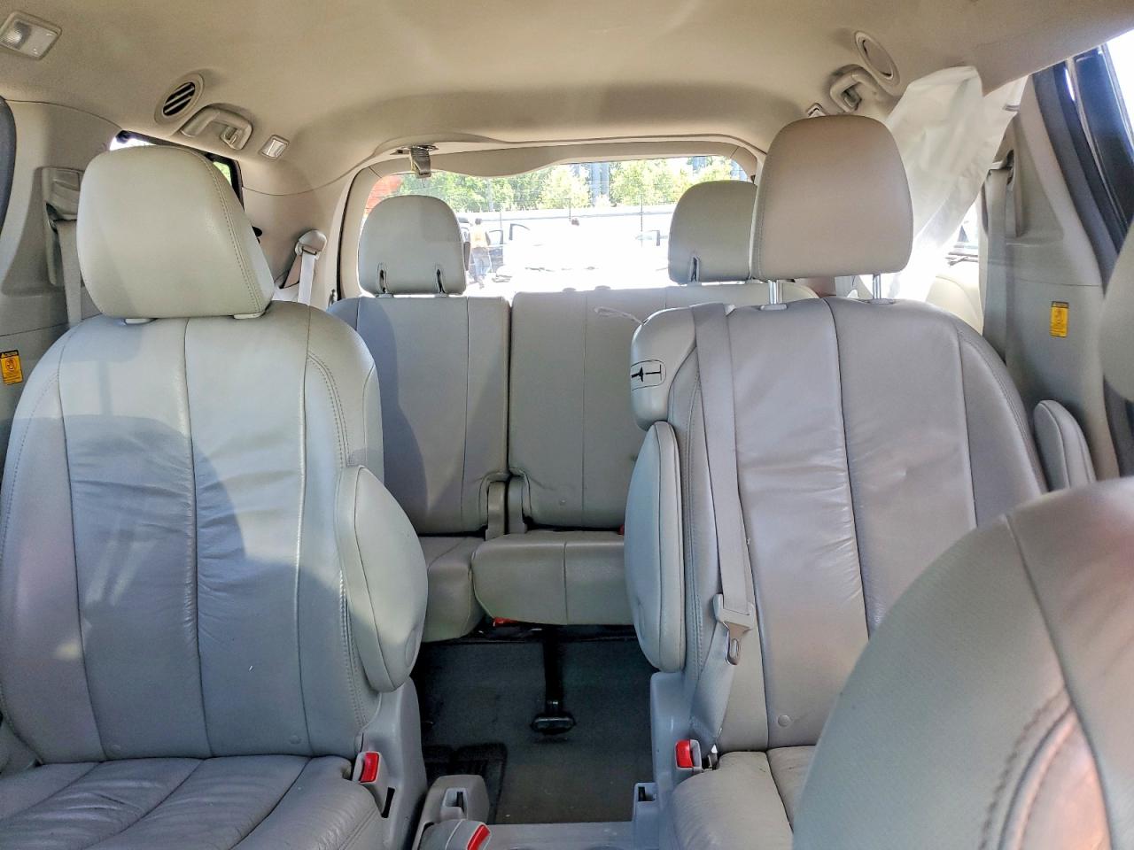 2011 Toyota Sienna Xle 8-passenger Зеленый vin: 5TDYK3DC7BS129632