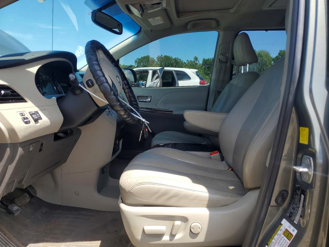 2011 Toyota Sienna Xle 8-passenger Зеленый vin: 5TDYK3DC7BS129632
