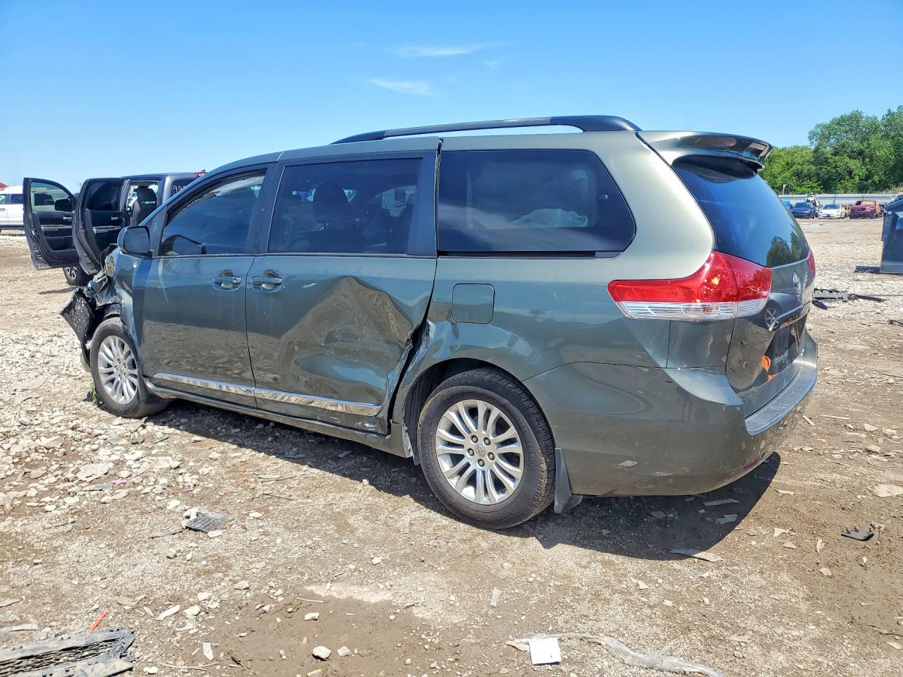2011 Toyota Sienna Xle 8-passenger Зеленый vin: 5TDYK3DC7BS129632