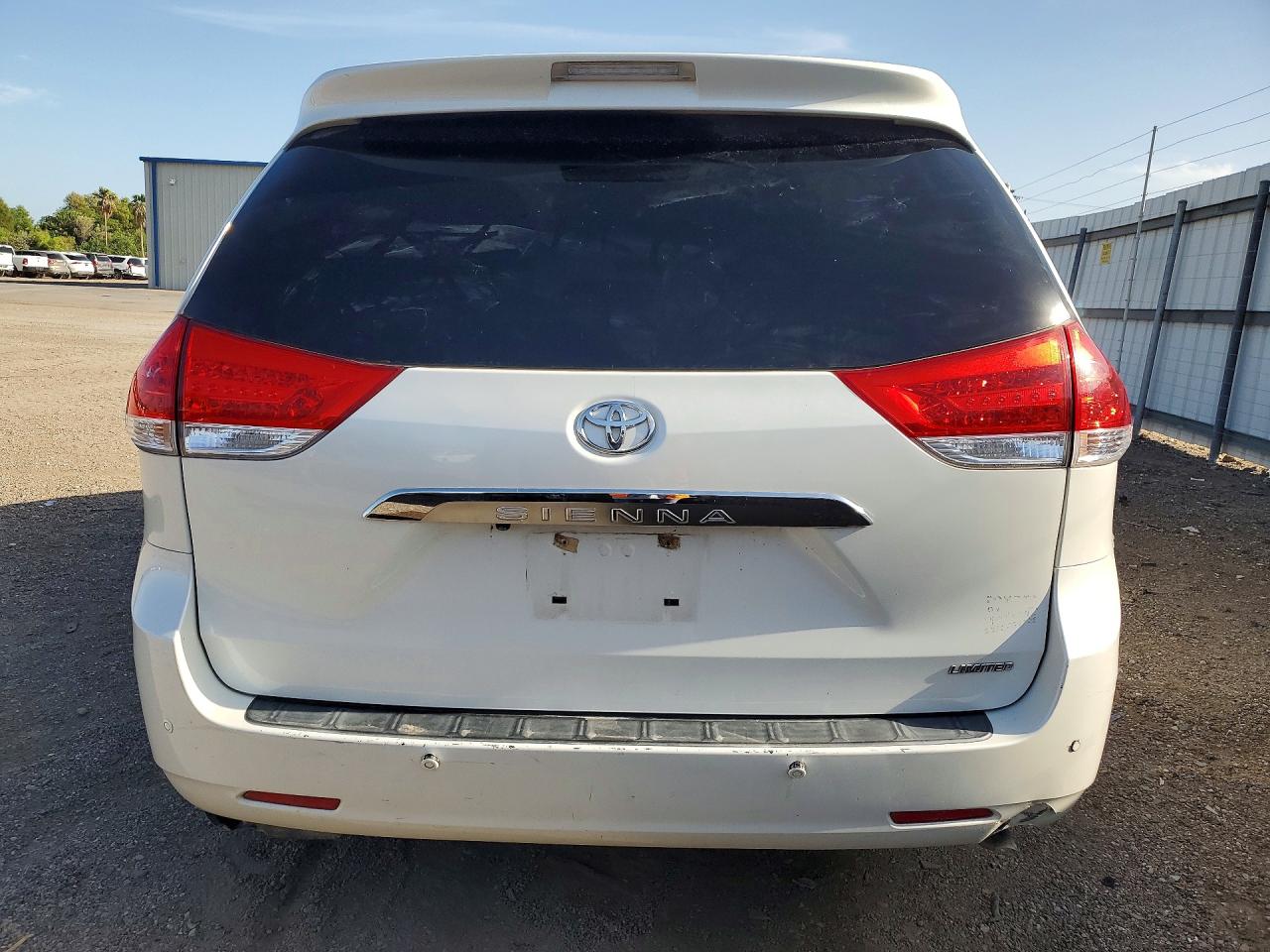 2011 Toyota Sienna Limited 7-passenger White vin: 5TDYK3DC7BS134538