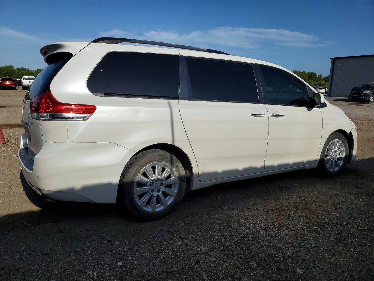 2011 Toyota Sienna Limited 7-passenger White vin: 5TDYK3DC7BS134538