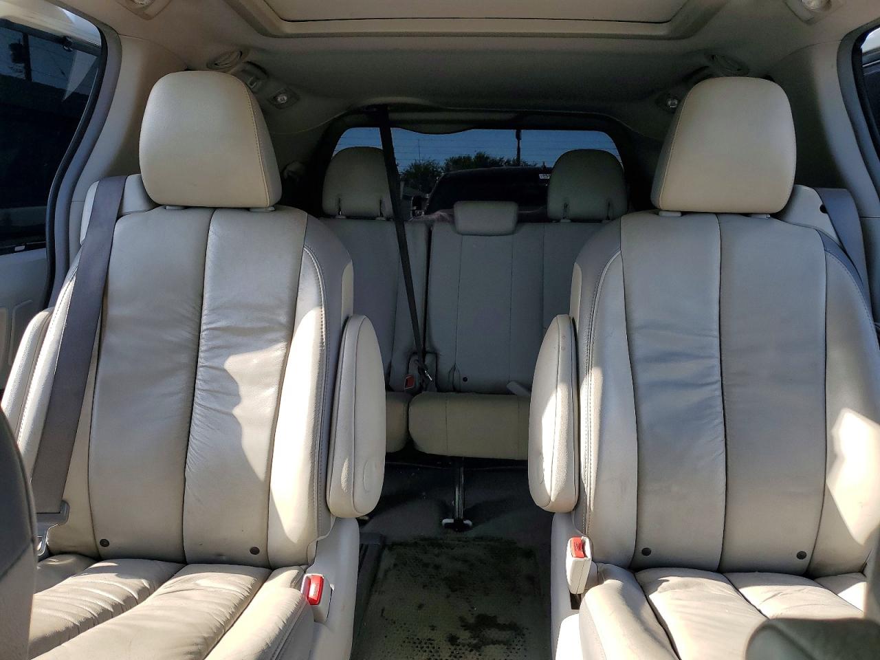 2011 Toyota Sienna Limited 7-passenger White vin: 5TDYK3DC7BS134538