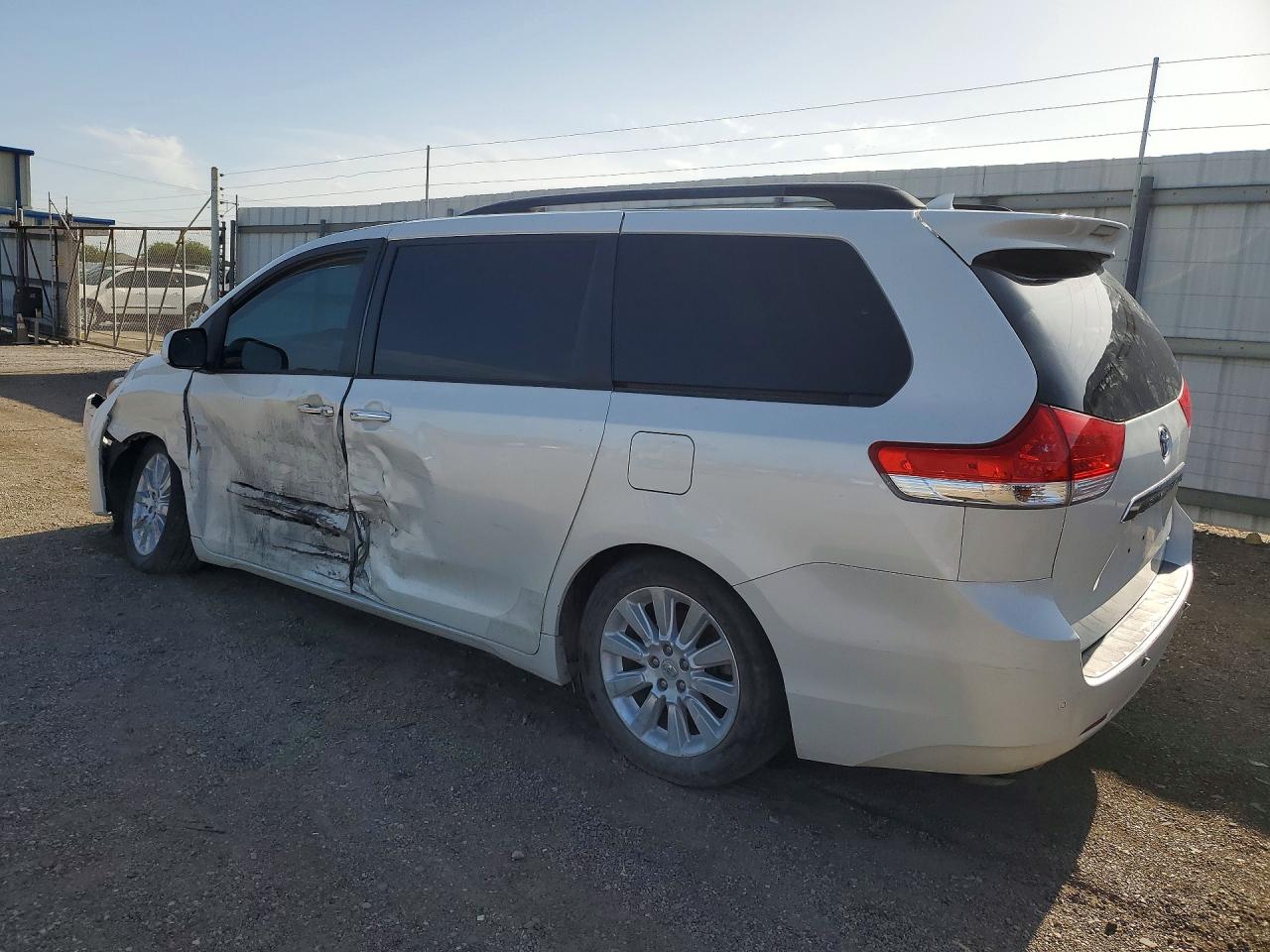 2011 Toyota Sienna Limited 7-passenger White vin: 5TDYK3DC7BS134538