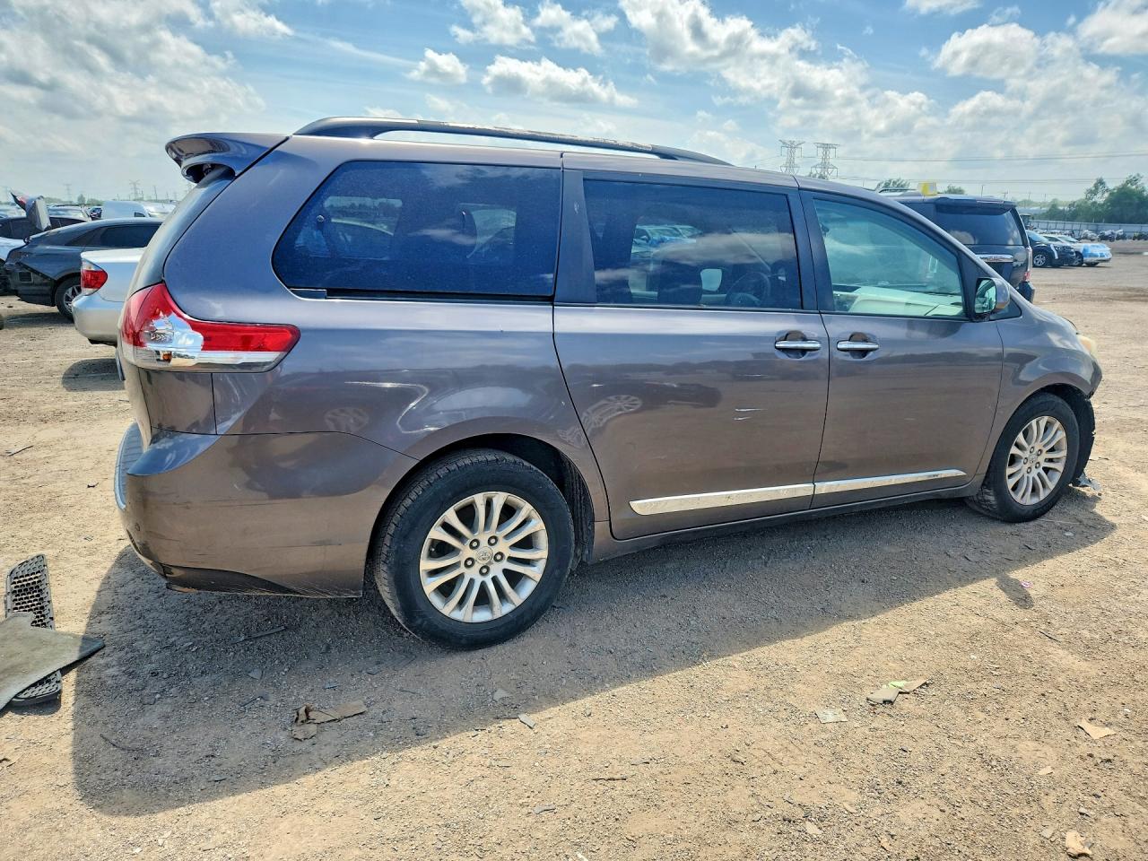 2011 Toyota Sienna Xle 8-passenger Gray vin: 5TDYK3DC7BS136709