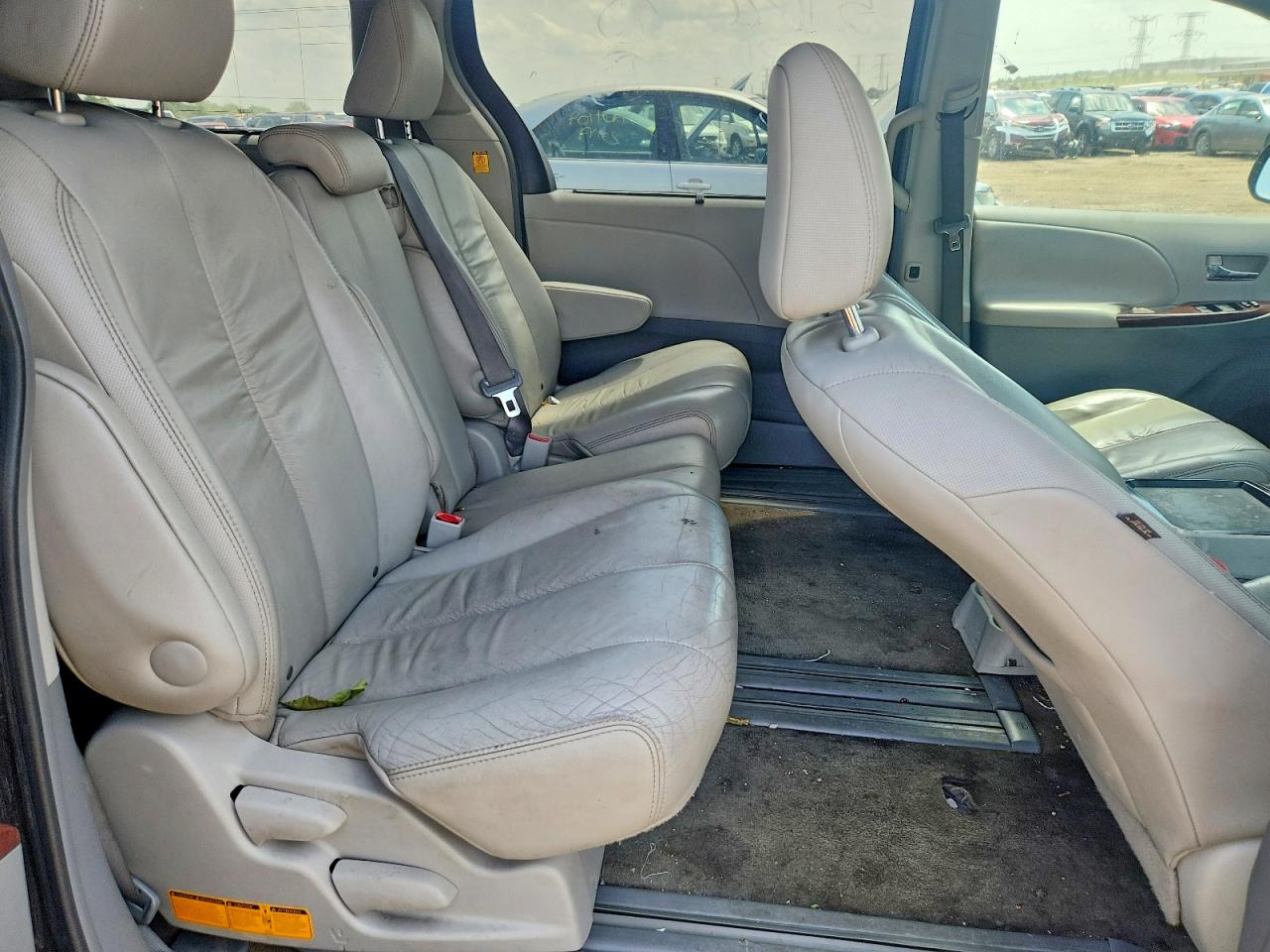 2011 Toyota Sienna Xle 8-passenger Gray vin: 5TDYK3DC7BS136709