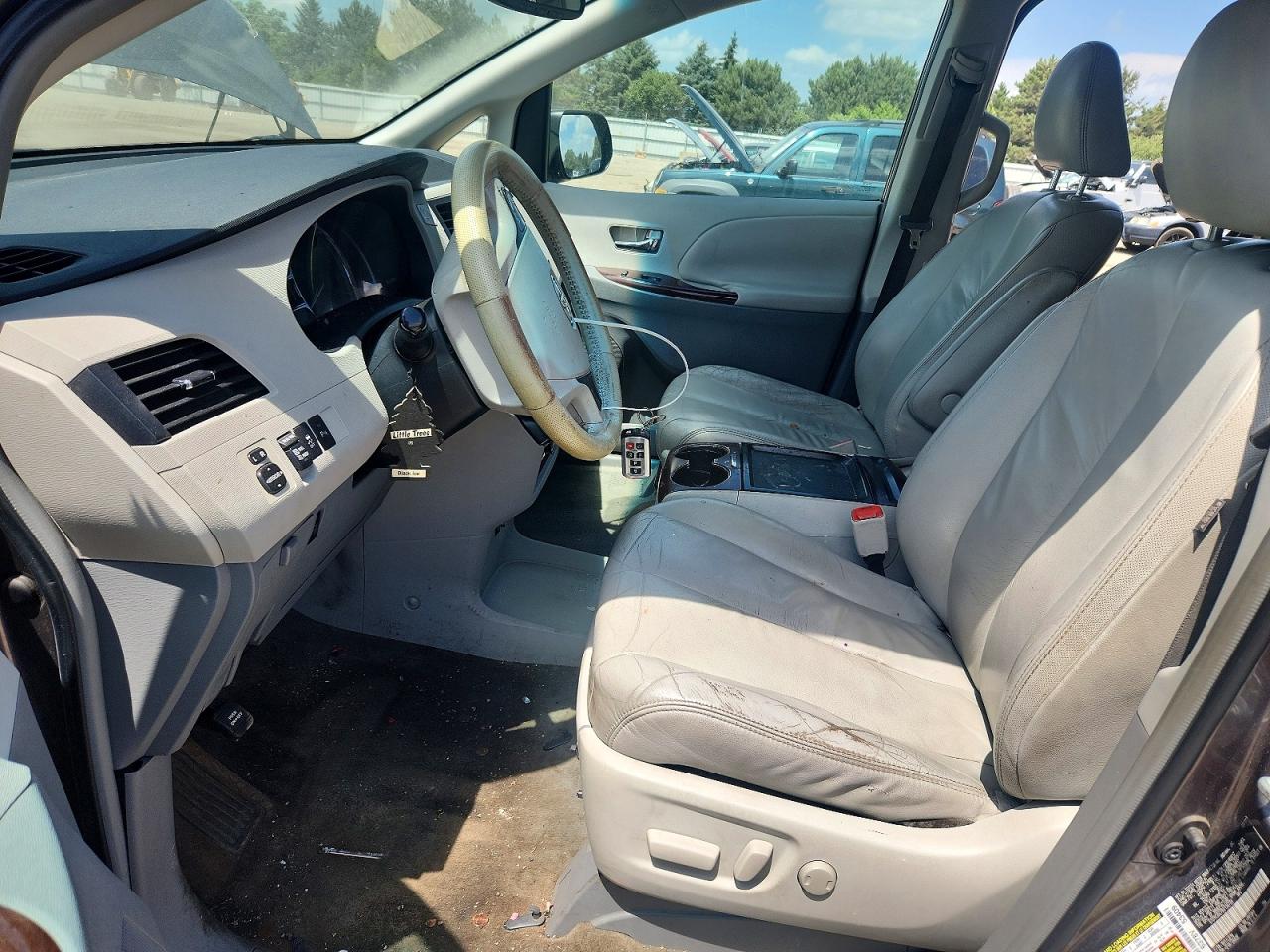 2011 Toyota Sienna Xle 8-passenger Gray vin: 5TDYK3DC7BS136709