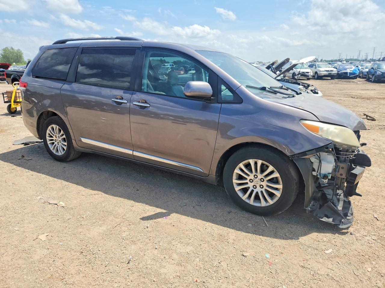 2011 Toyota Sienna Xle 8-passenger Gray vin: 5TDYK3DC7BS136709