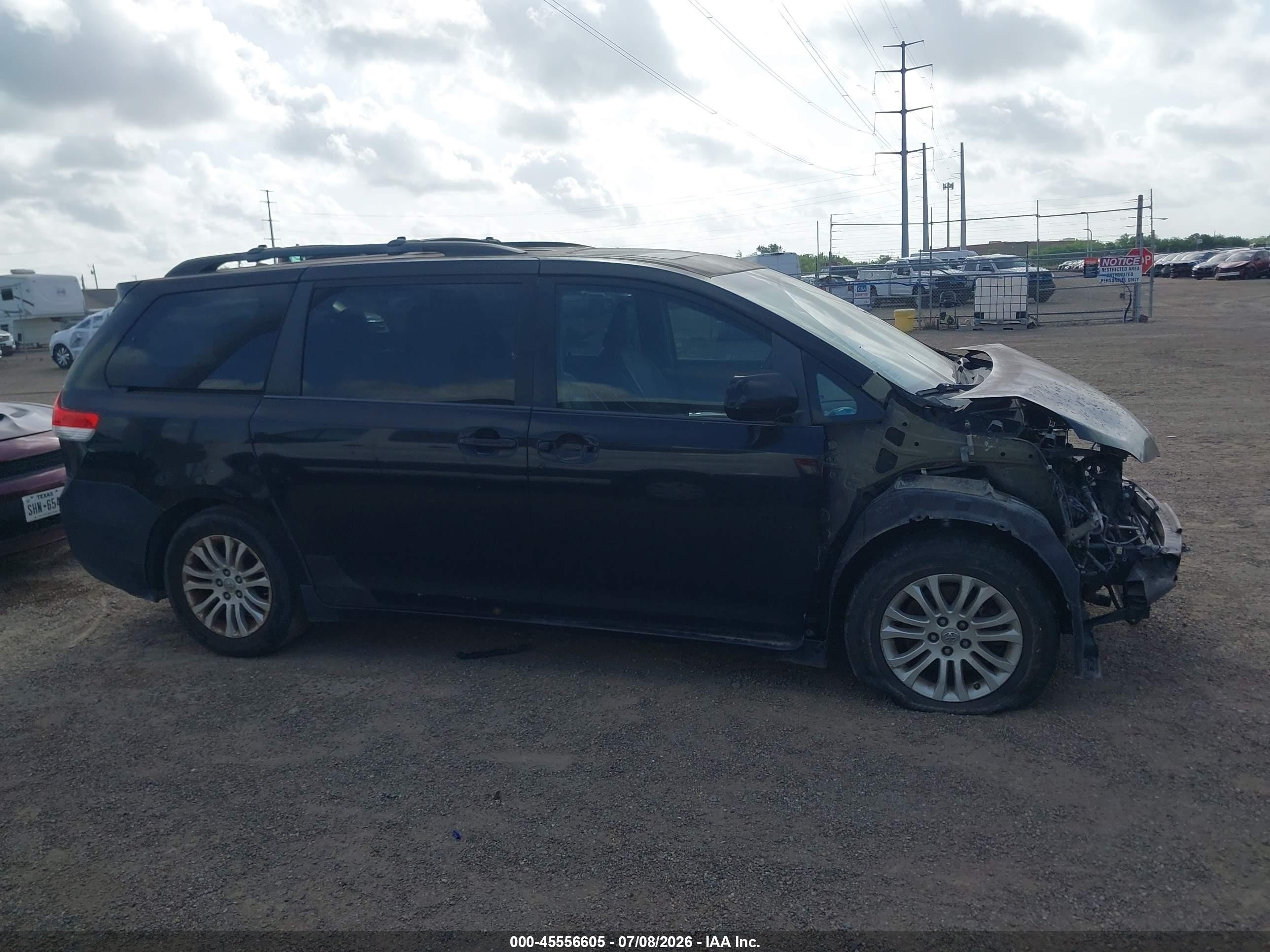 2011 Toyota Sienna Xle V6 Black vin: 5TDYK3DC7BS168463