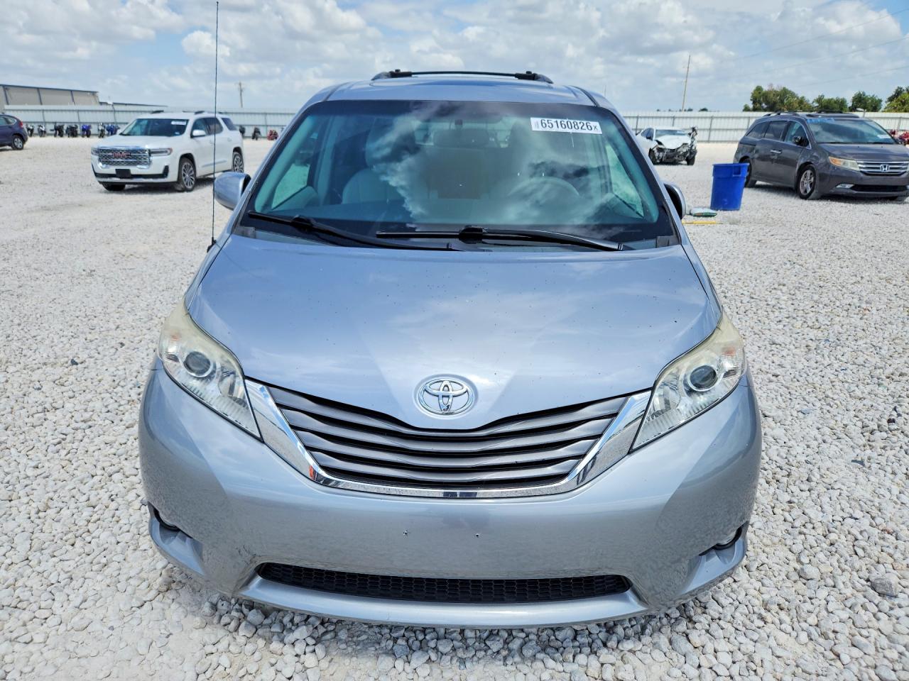 2011 Toyota Sienna Xle 8-passenger Silver vin: 5TDYK3DC7BS170682