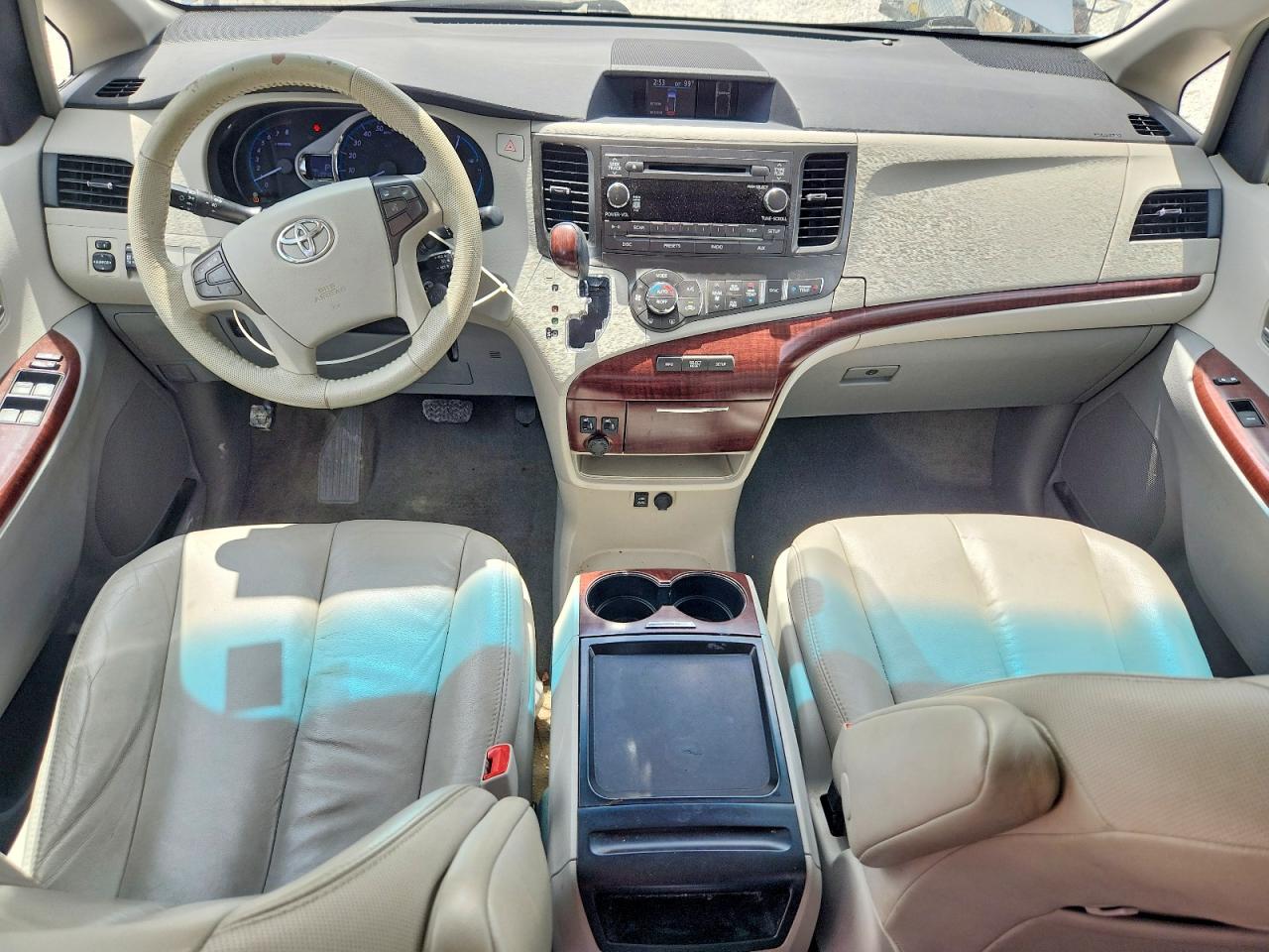 2011 Toyota Sienna Xle 8-passenger Silver vin: 5TDYK3DC7BS170682