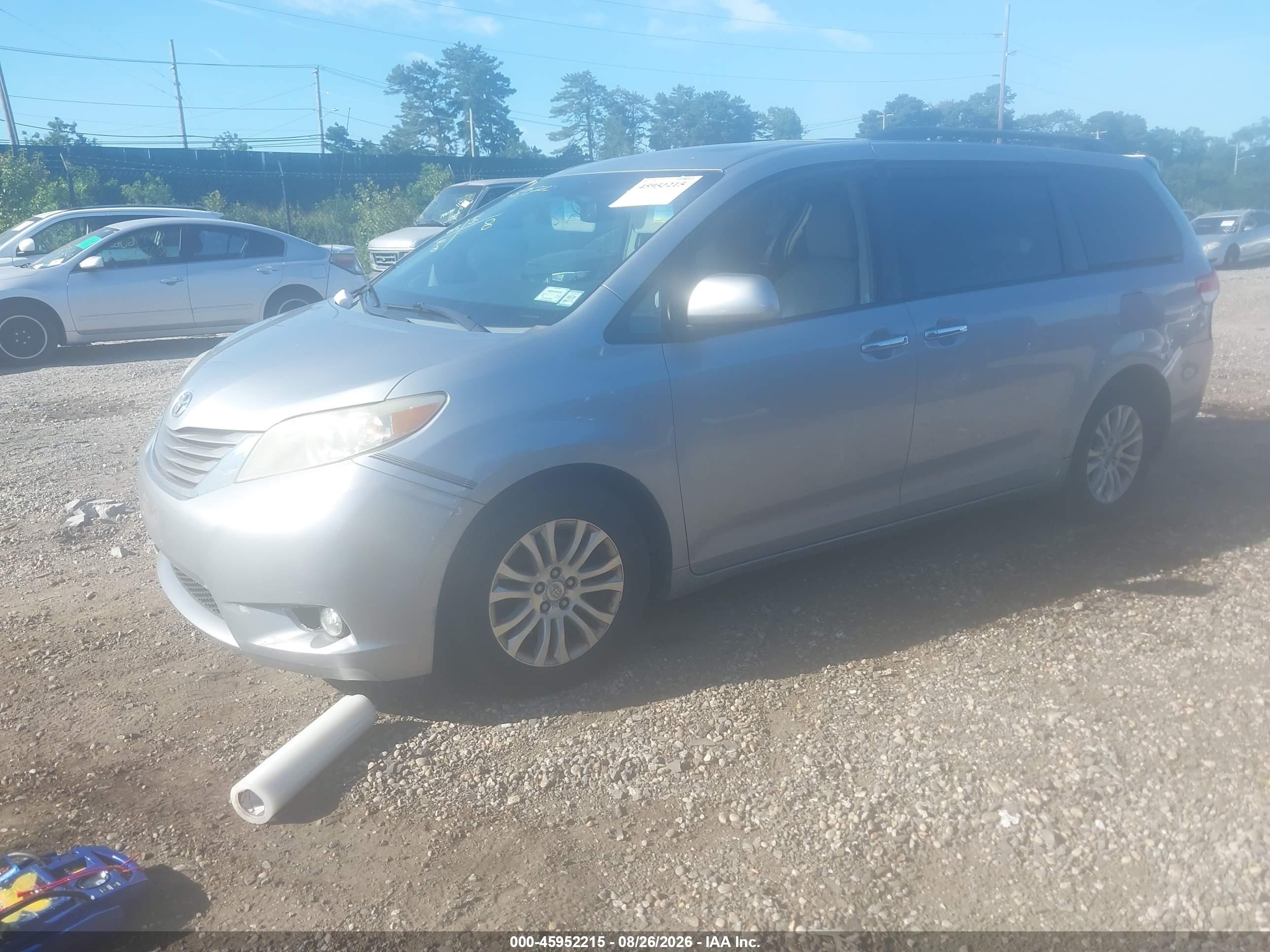 2012 Toyota Sienna Xle V6 8 Passenger Gray vin: 5TDYK3DC7CS182817