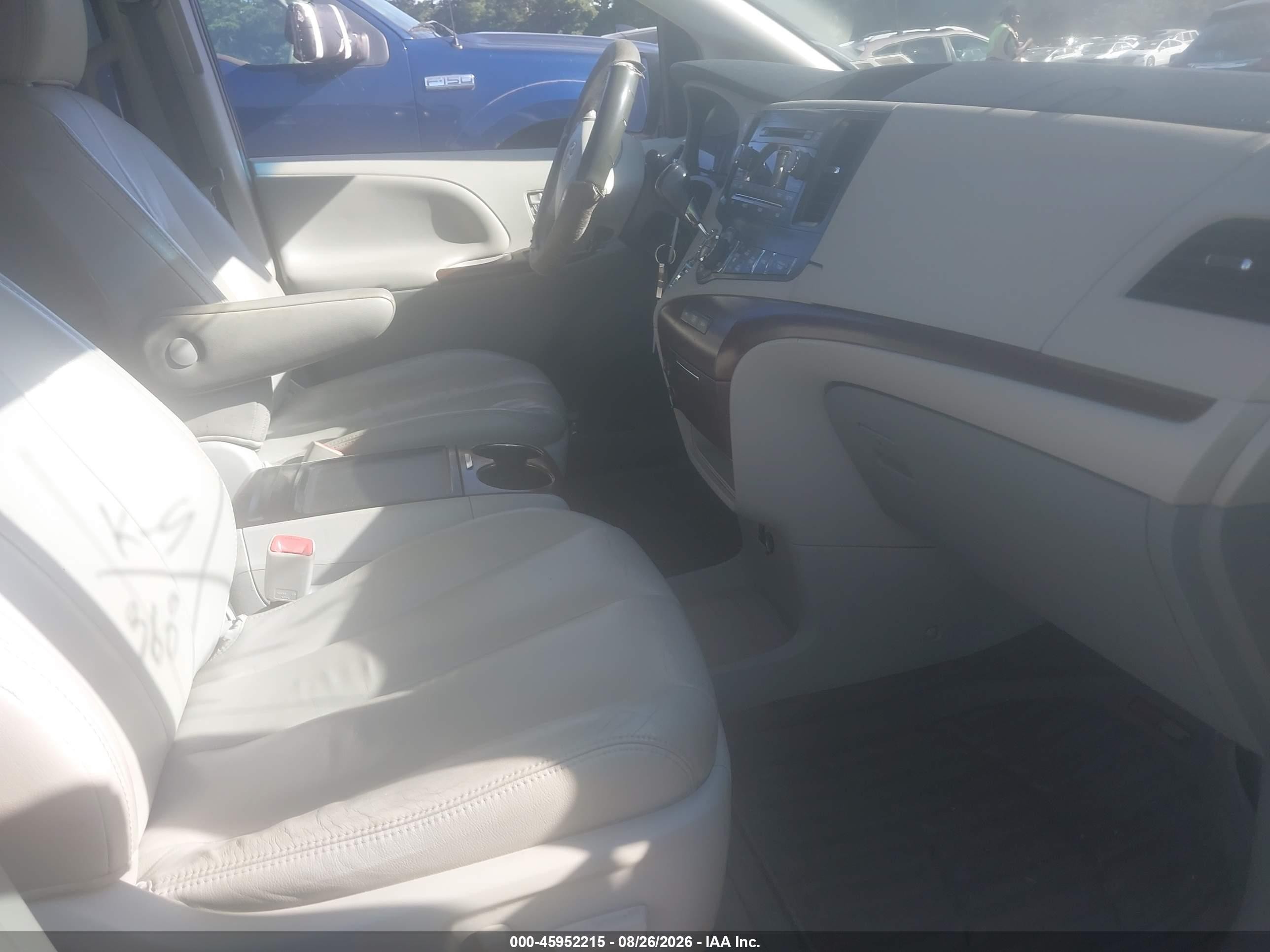 2012 Toyota Sienna Xle V6 8 Passenger Gray vin: 5TDYK3DC7CS182817