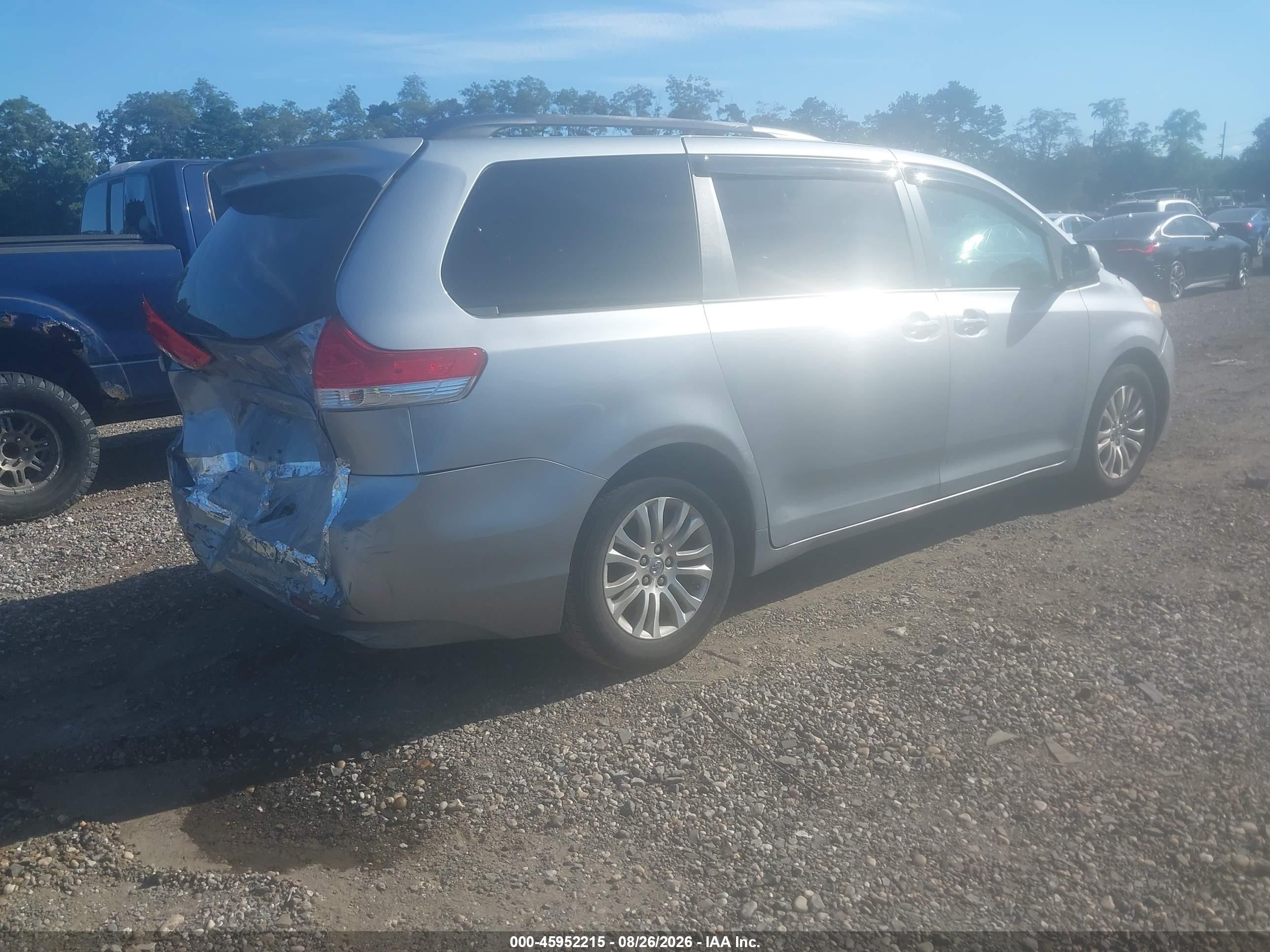 2012 Toyota Sienna Xle V6 8 Passenger Gray vin: 5TDYK3DC7CS182817