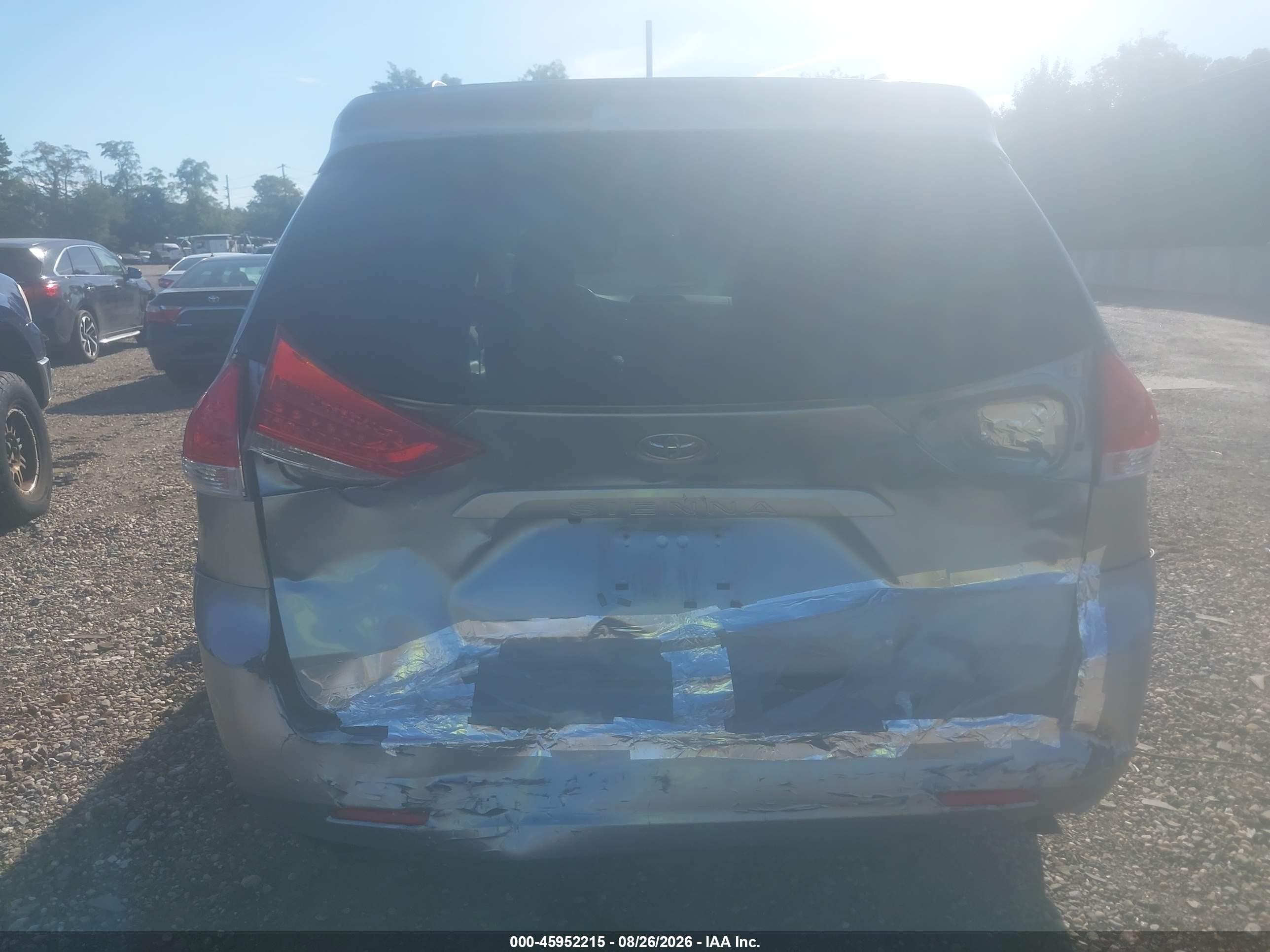 2012 Toyota Sienna Xle V6 8 Passenger Gray vin: 5TDYK3DC7CS182817