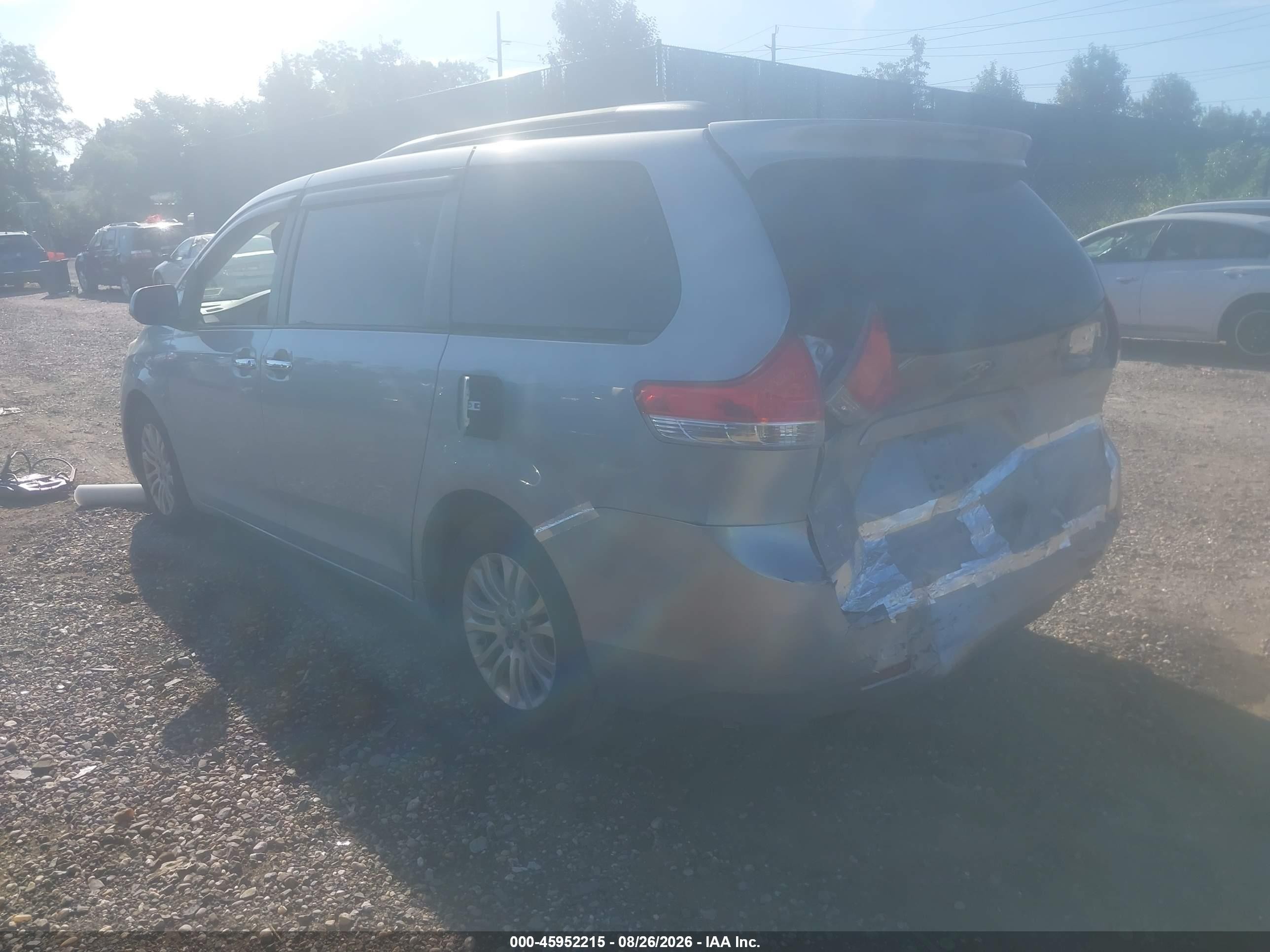 2012 Toyota Sienna Xle V6 8 Passenger Gray vin: 5TDYK3DC7CS182817