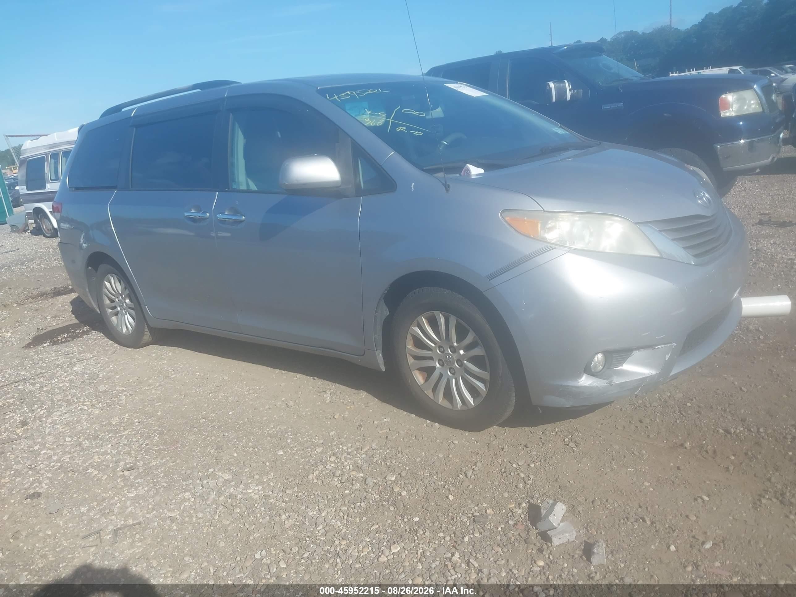 2012 Toyota Sienna Xle V6 8 Passenger Gray vin: 5TDYK3DC7CS182817