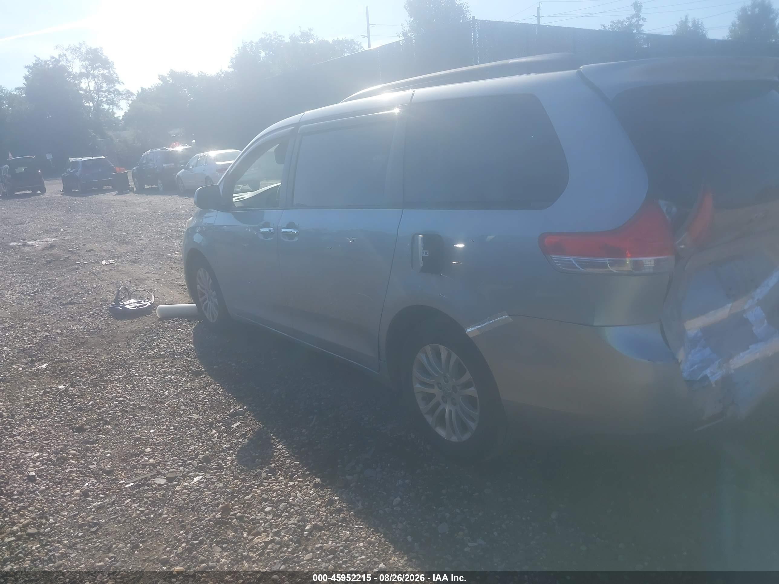 2012 Toyota Sienna Xle V6 8 Passenger Gray vin: 5TDYK3DC7CS182817