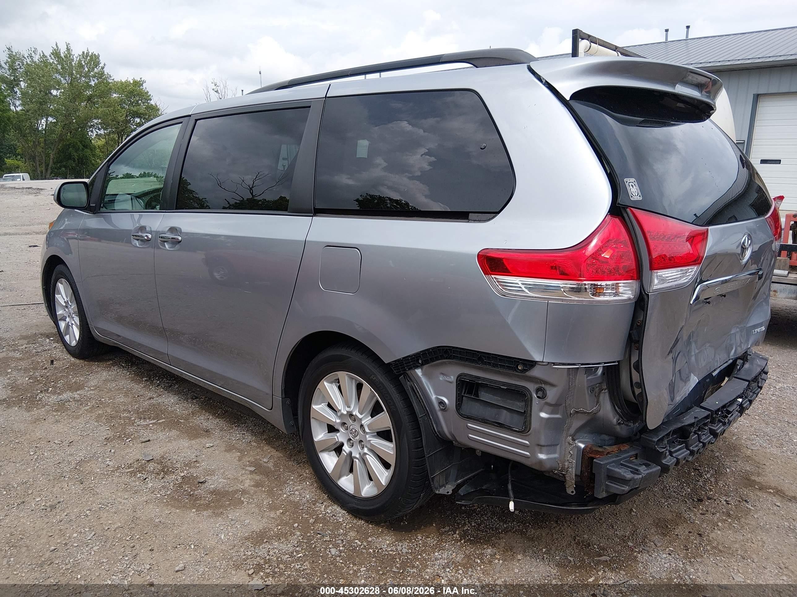 2012 Toyota Sienna Limited V6 7 Passenger Silver vin: 5TDYK3DC7CS187080