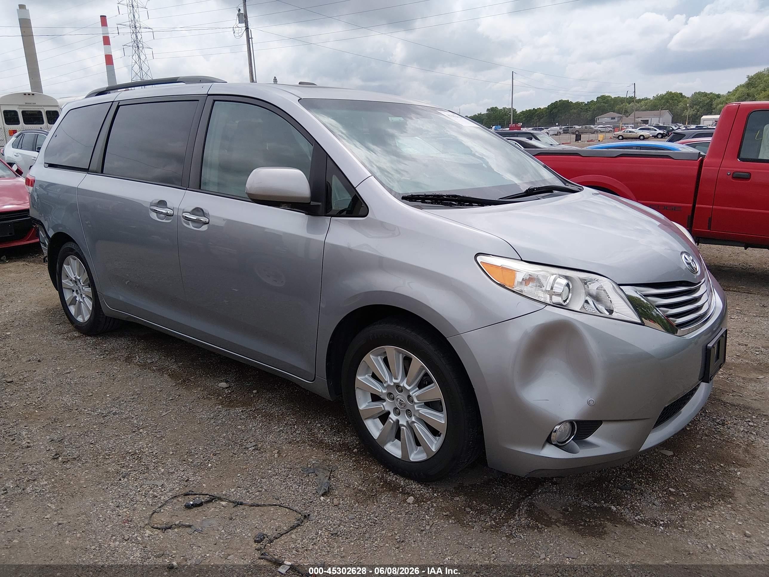 2012 Toyota Sienna Limited V6 7 Passenger Silver vin: 5TDYK3DC7CS187080