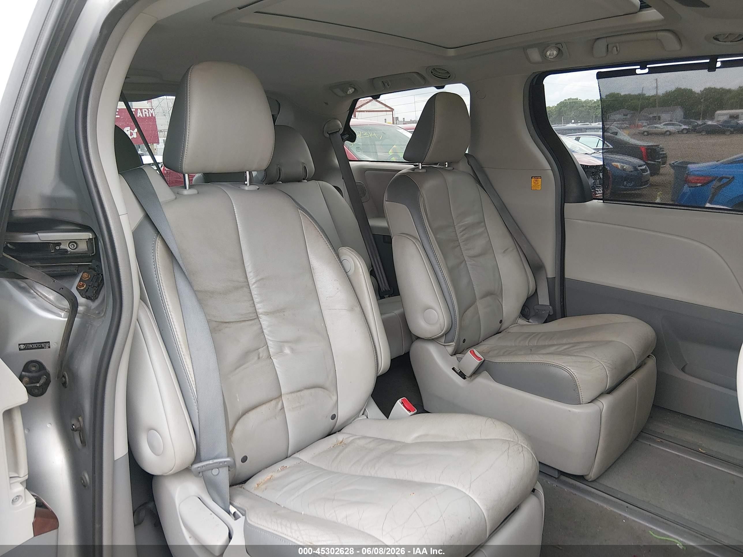 2012 Toyota Sienna Limited V6 7 Passenger Silver vin: 5TDYK3DC7CS187080