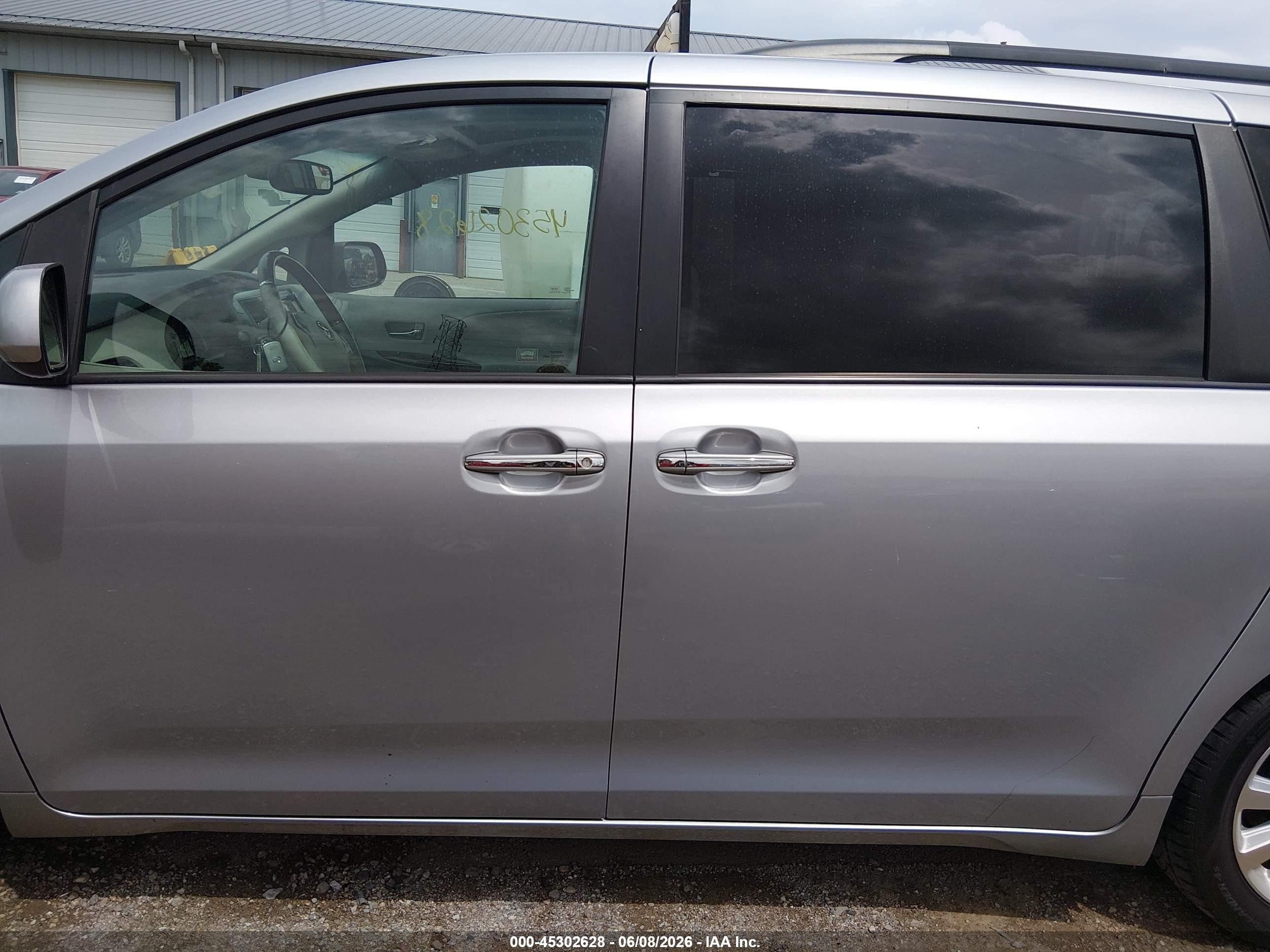 2012 Toyota Sienna Limited V6 7 Passenger Silver vin: 5TDYK3DC7CS187080