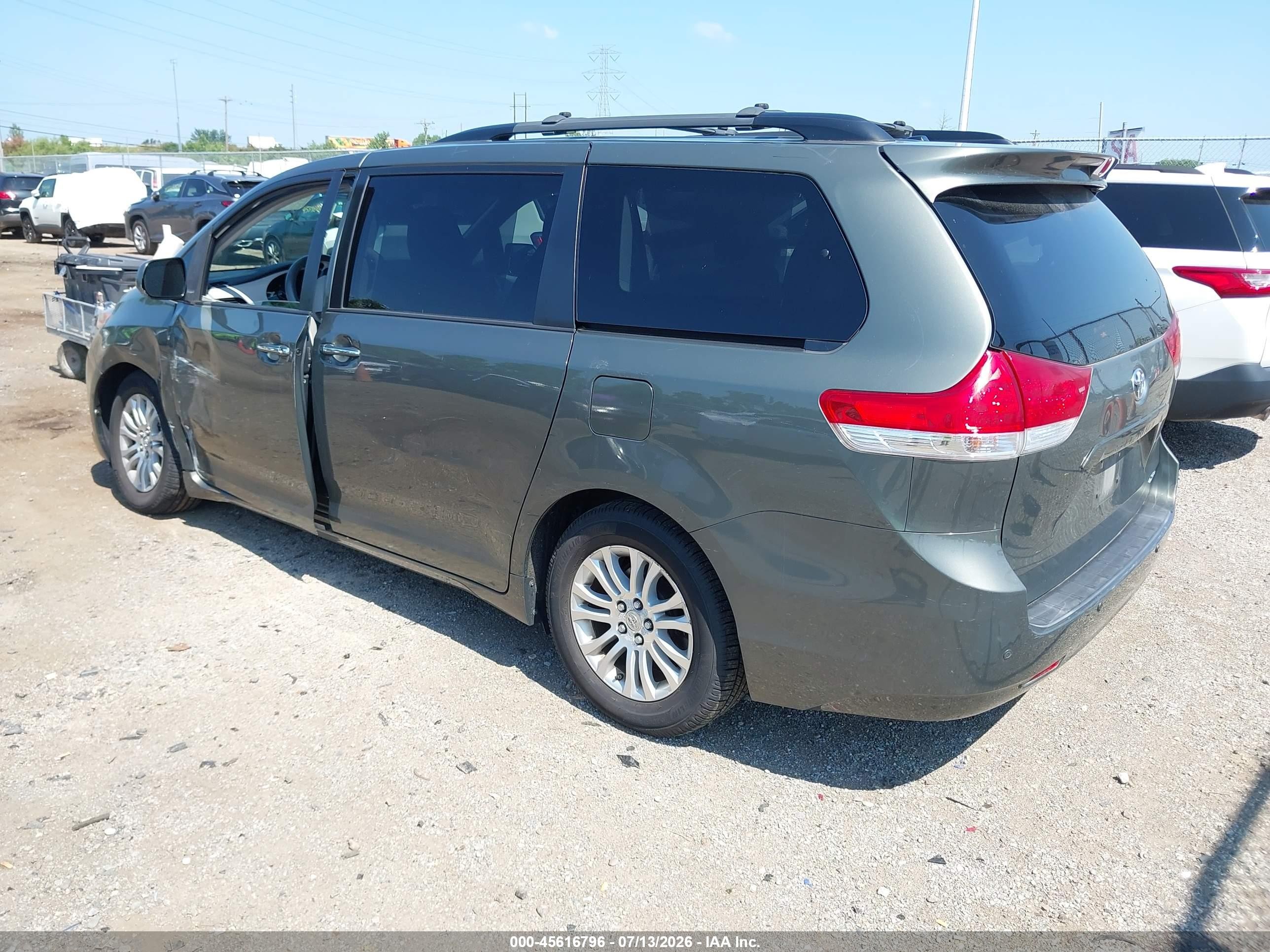 2012 Toyota Sienna Xle V6 8 Passenger Gray vin: 5TDYK3DC7CS237444