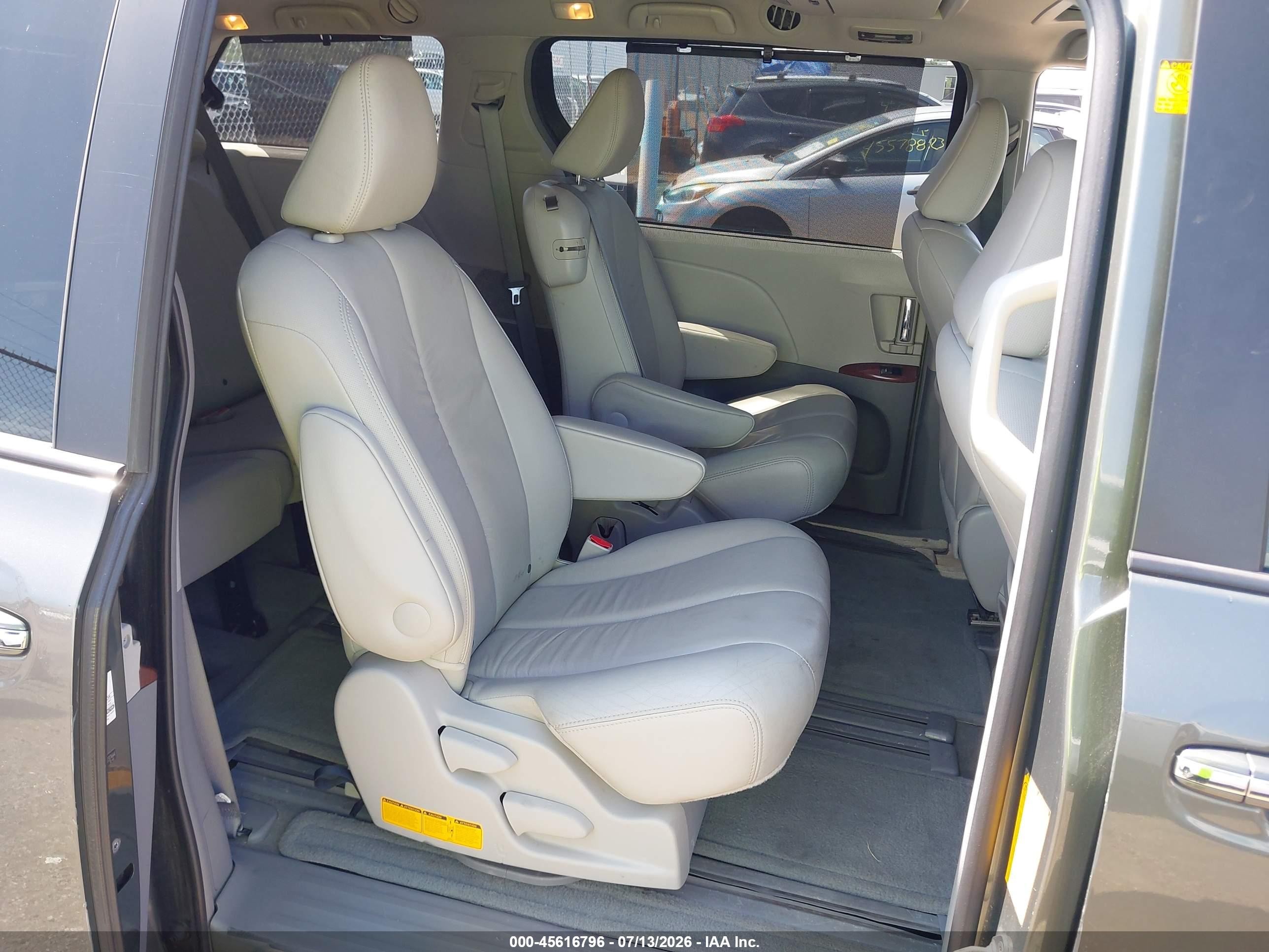 2012 Toyota Sienna Xle V6 8 Passenger Gray vin: 5TDYK3DC7CS237444