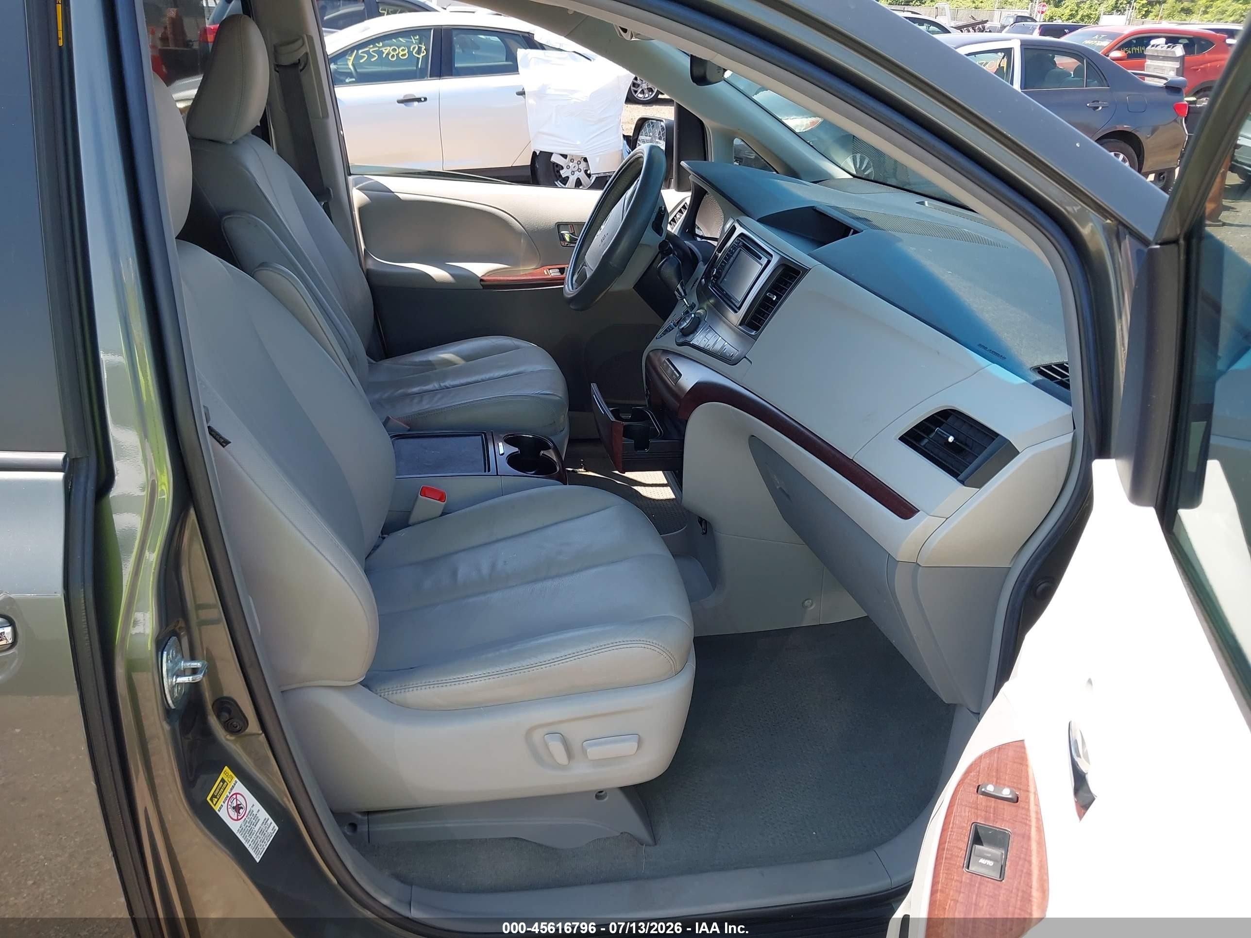 2012 Toyota Sienna Xle V6 8 Passenger Gray vin: 5TDYK3DC7CS237444