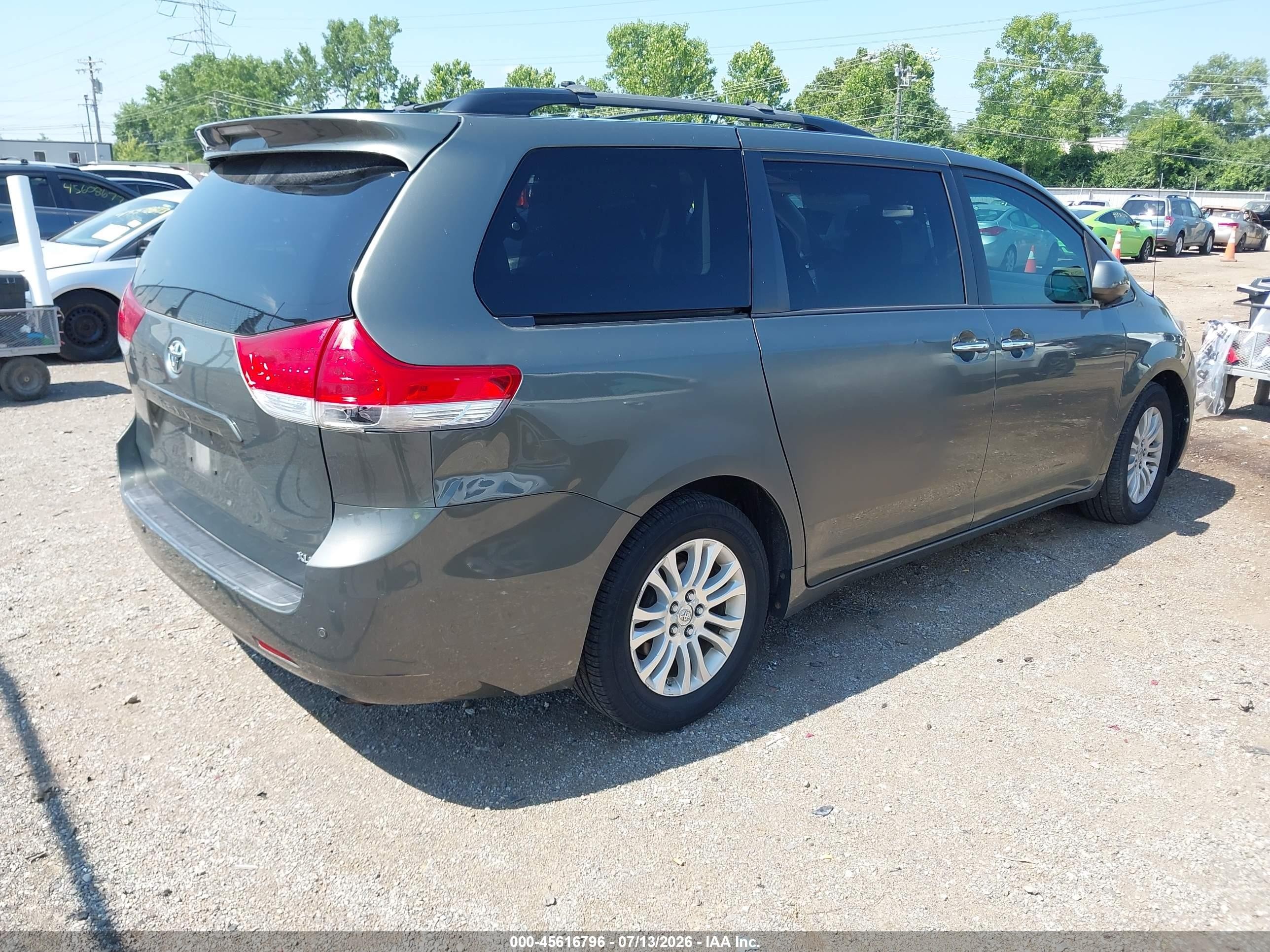 2012 Toyota Sienna Xle V6 8 Passenger Gray vin: 5TDYK3DC7CS237444