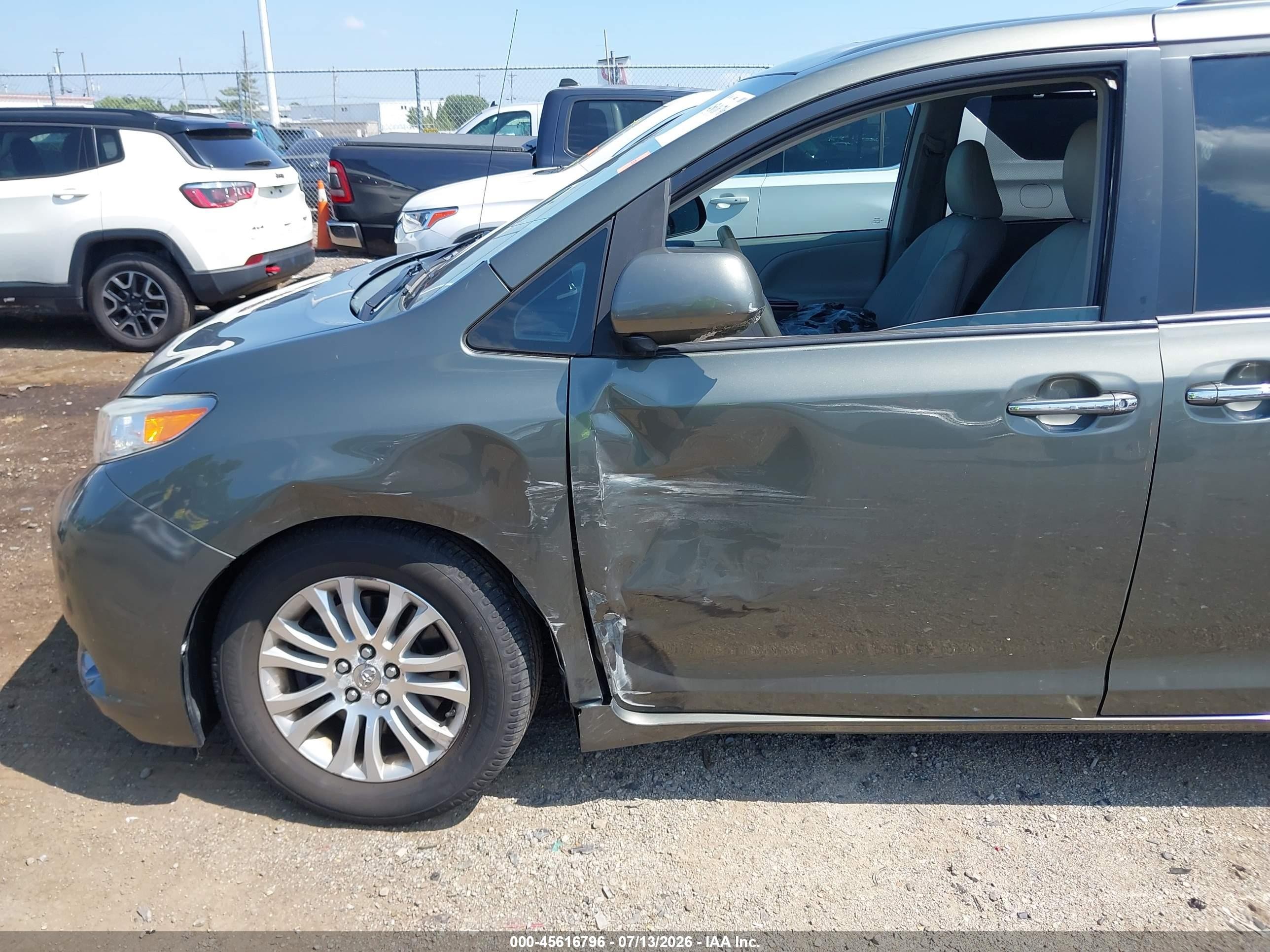 2012 Toyota Sienna Xle V6 8 Passenger Gray vin: 5TDYK3DC7CS237444