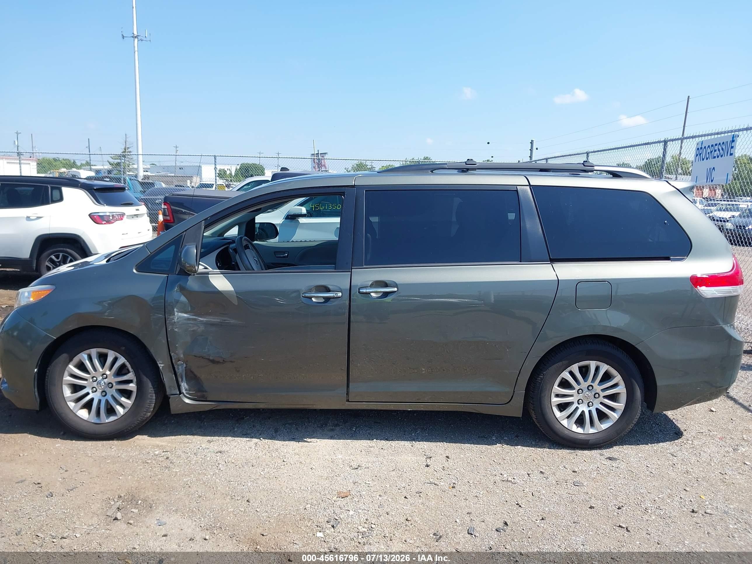 2012 Toyota Sienna Xle V6 8 Passenger Gray vin: 5TDYK3DC7CS237444