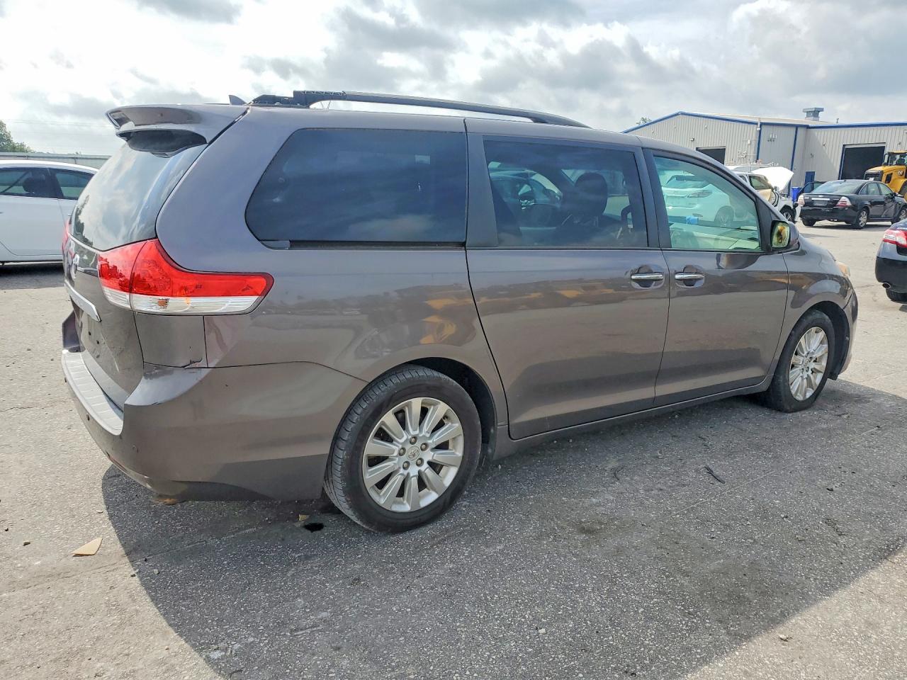 2012 Toyota Sienna Limited 7-passenger Gray vin: 5TDYK3DC7CS259265