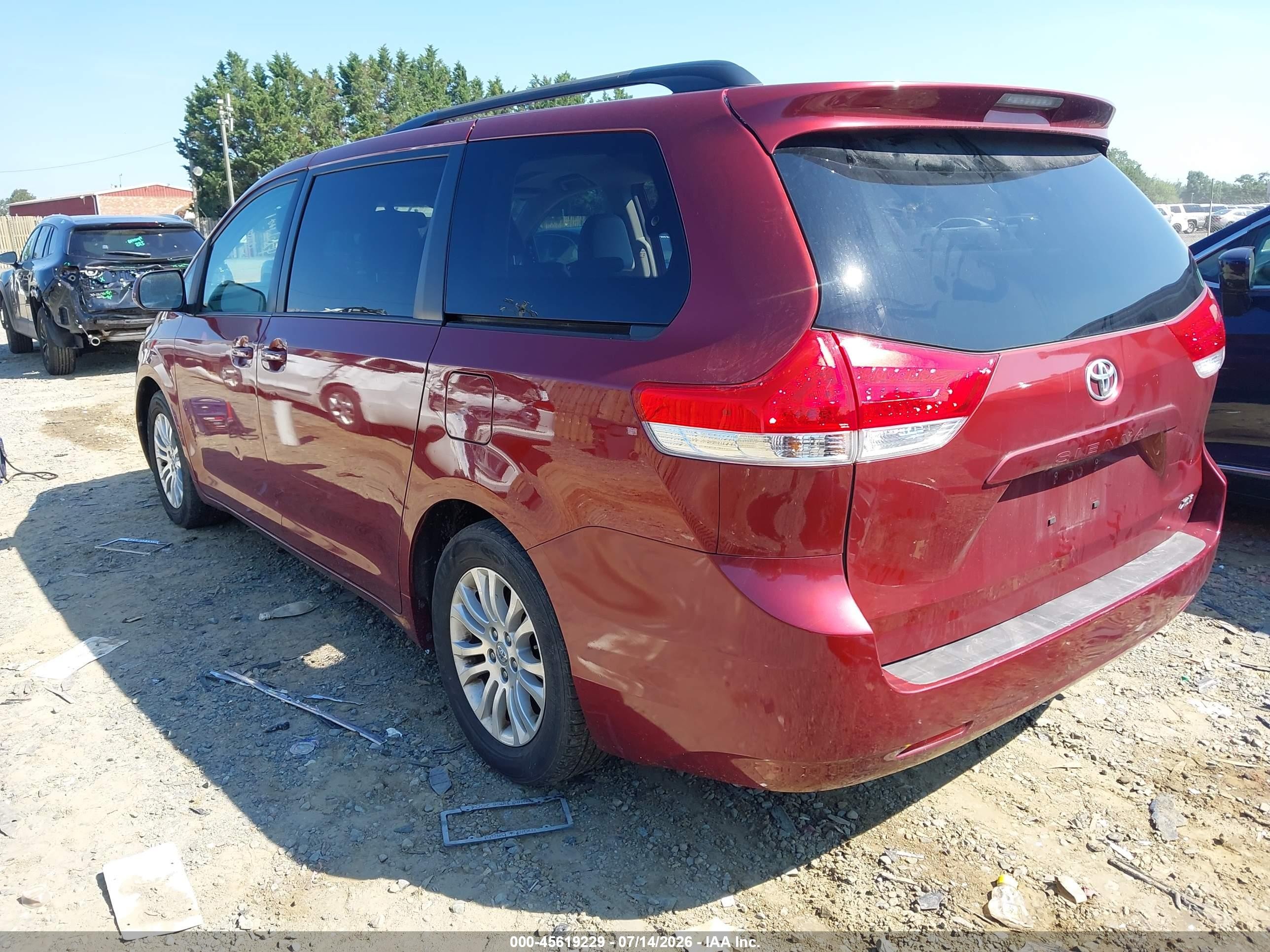 2012 Toyota Sienna Xle V6 8 Passenger Бордовый vin: 5TDYK3DC7CS268855