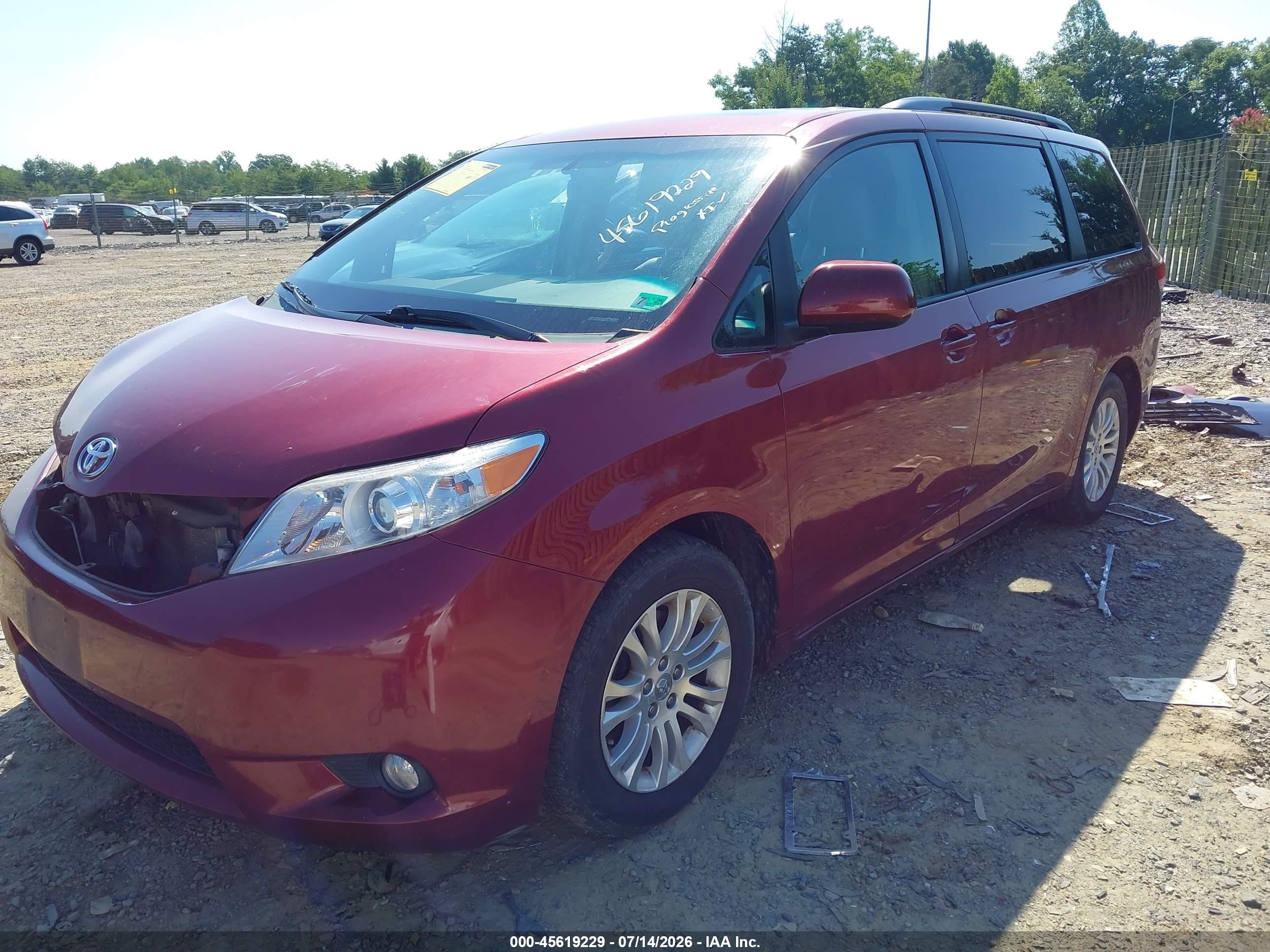 2012 Toyota Sienna Xle V6 8 Passenger Бордовый vin: 5TDYK3DC7CS268855