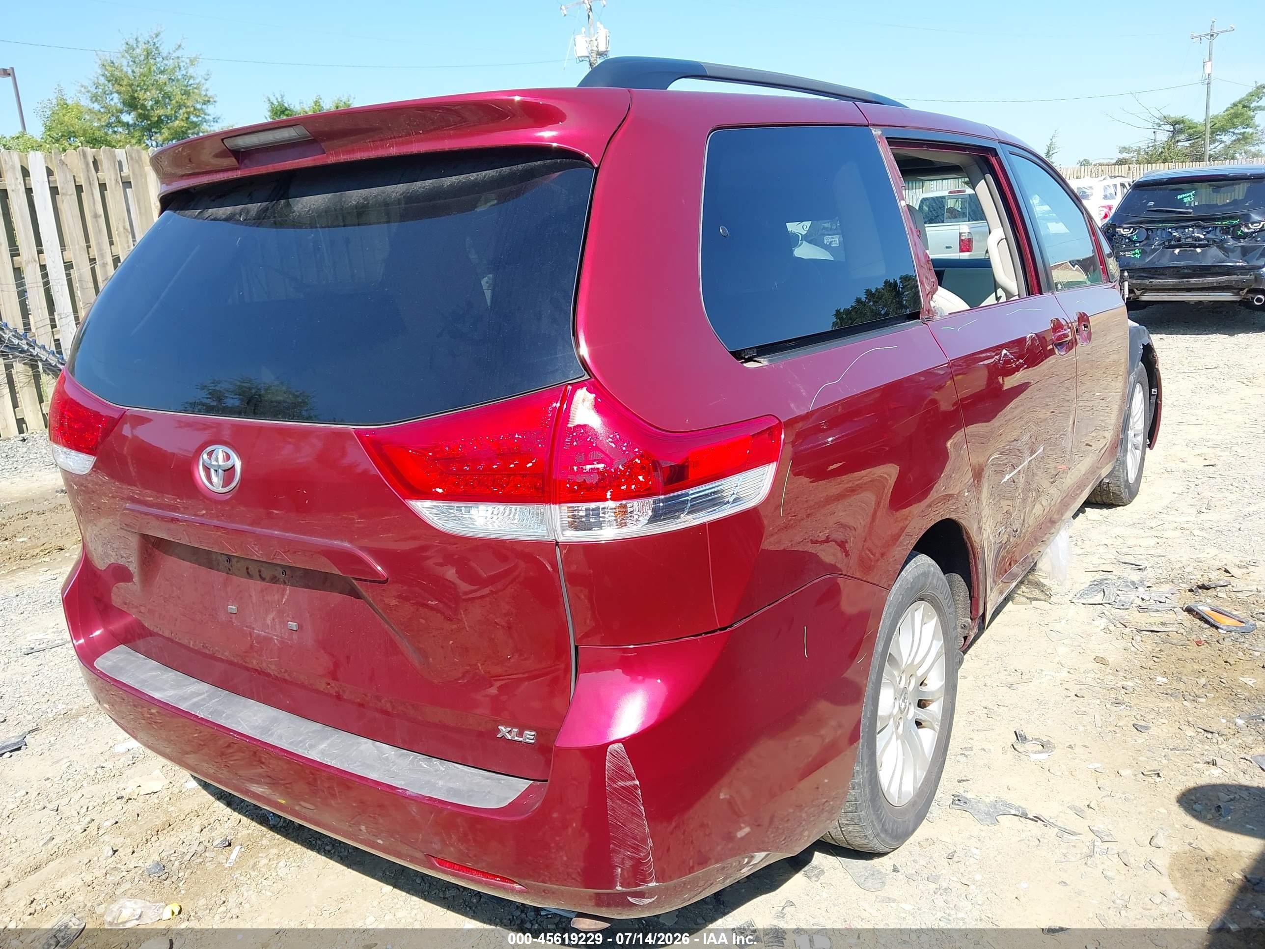 2012 Toyota Sienna Xle V6 8 Passenger Бордовый vin: 5TDYK3DC7CS268855