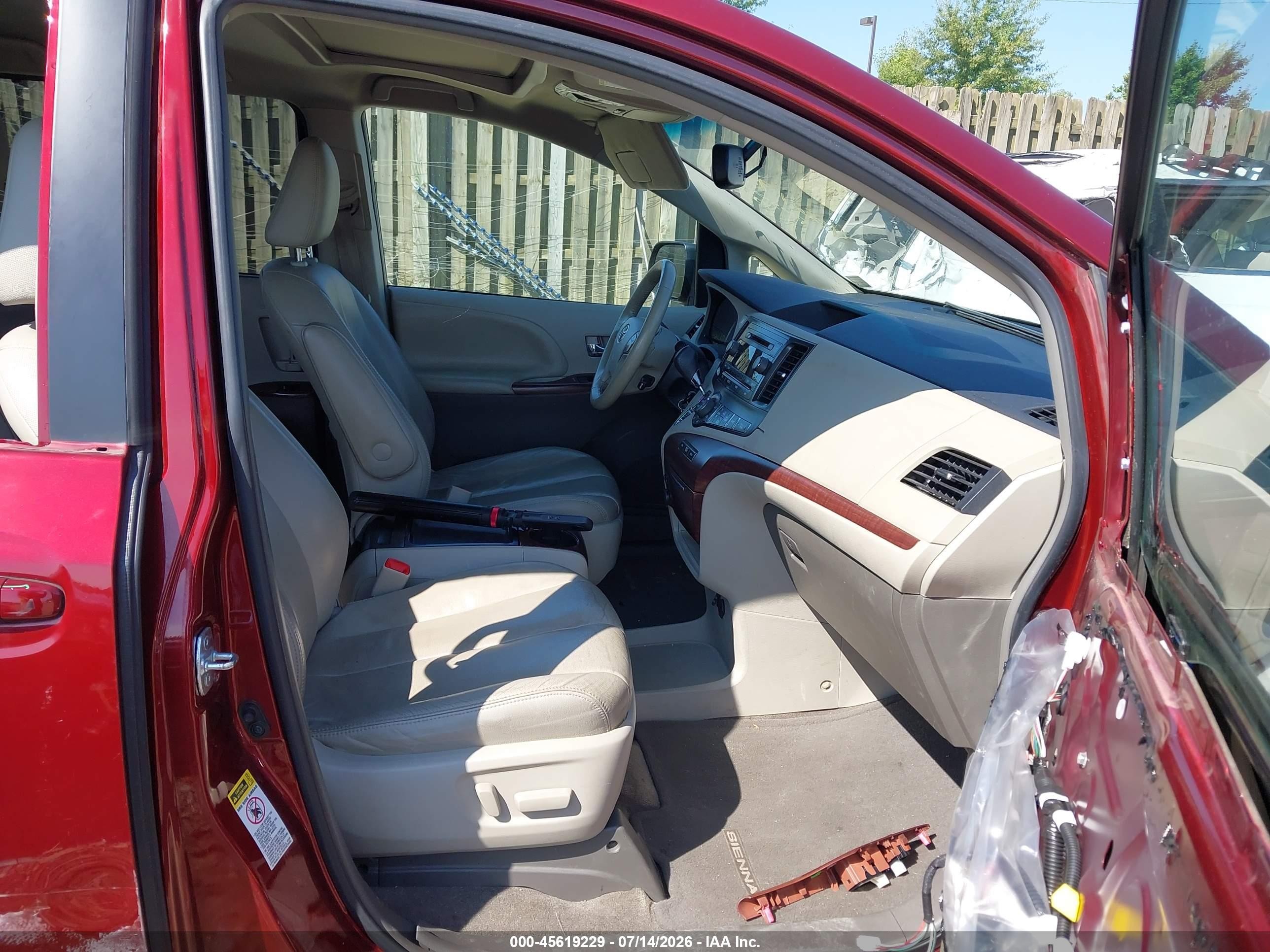 2012 Toyota Sienna Xle V6 8 Passenger Бордовый vin: 5TDYK3DC7CS268855
