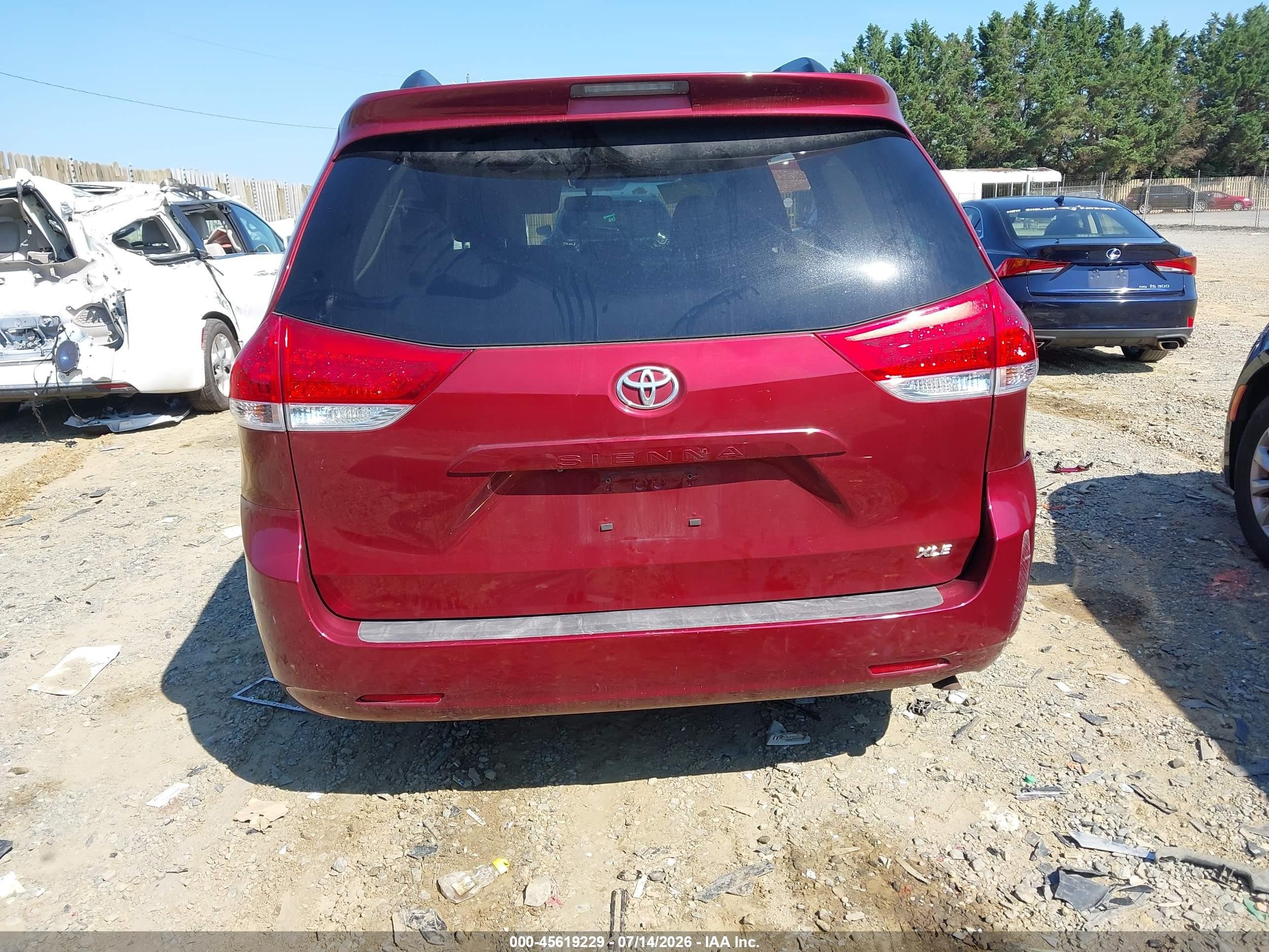 2012 Toyota Sienna Xle V6 8 Passenger Бордовый vin: 5TDYK3DC7CS268855