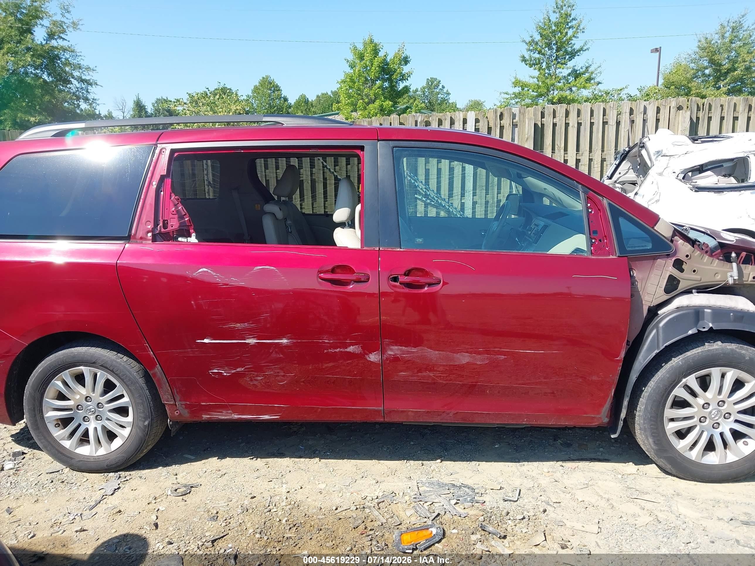 2012 Toyota Sienna Xle V6 8 Passenger Бордовый vin: 5TDYK3DC7CS268855
