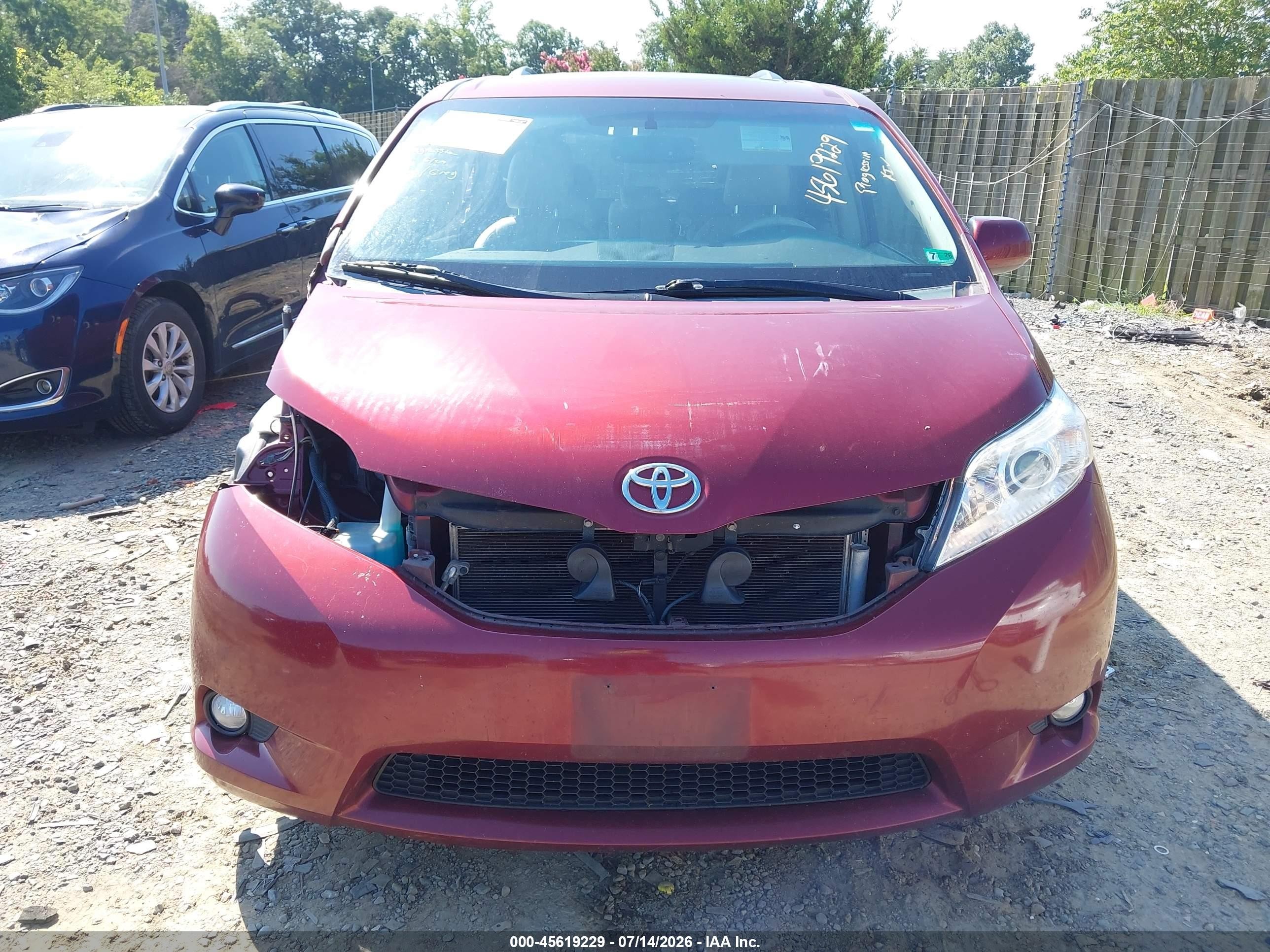 2012 Toyota Sienna Xle V6 8 Passenger Бордовый vin: 5TDYK3DC7CS268855