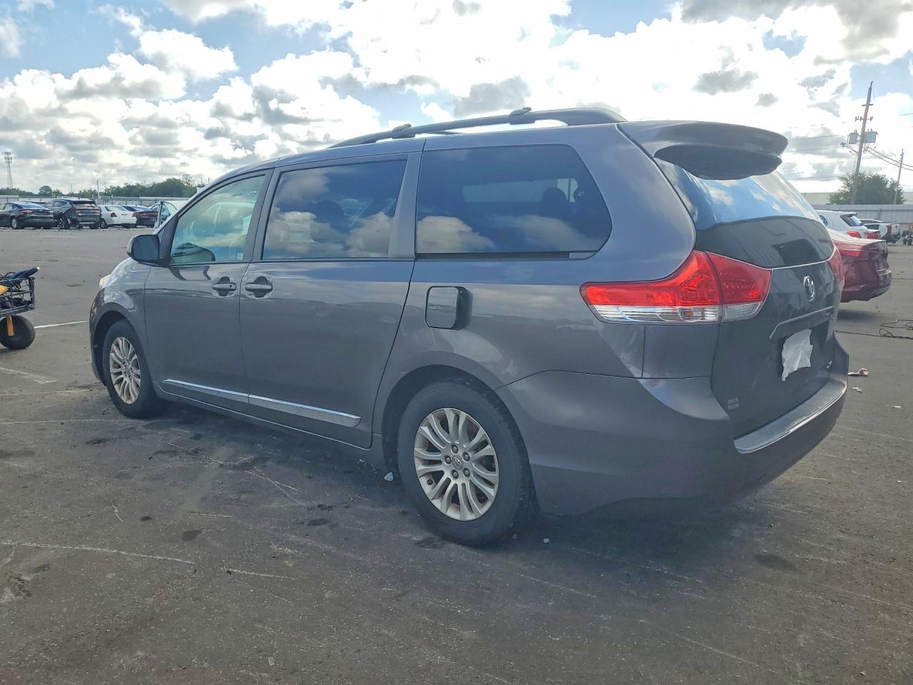 2012 Toyota Sienna Xle 8-passenger Gray vin: 5TDYK3DC7CS273344