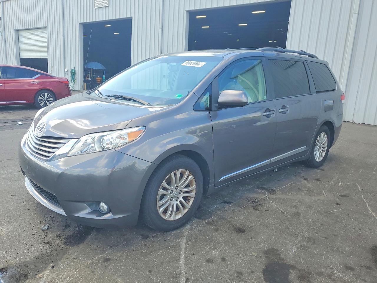 2012 Toyota Sienna Xle 8-passenger Gray vin: 5TDYK3DC7CS273344
