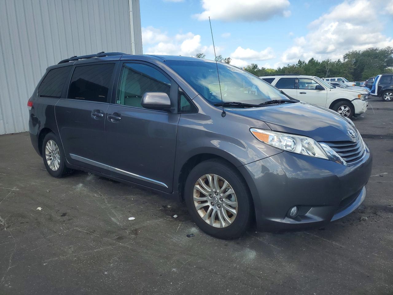 2012 Toyota Sienna Xle 8-passenger Gray vin: 5TDYK3DC7CS273344