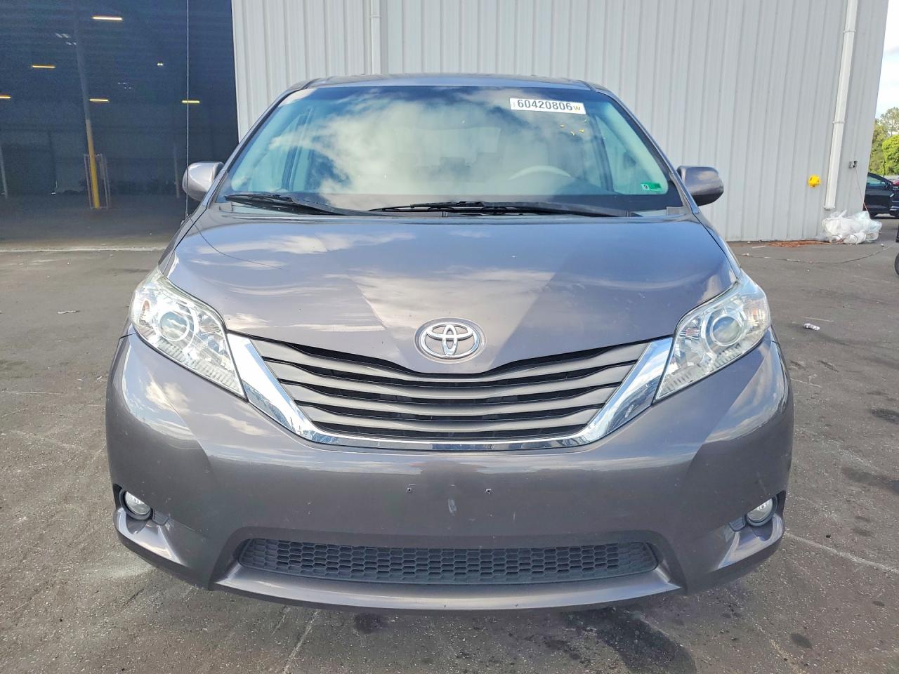 2012 Toyota Sienna Xle 8-passenger Gray vin: 5TDYK3DC7CS273344