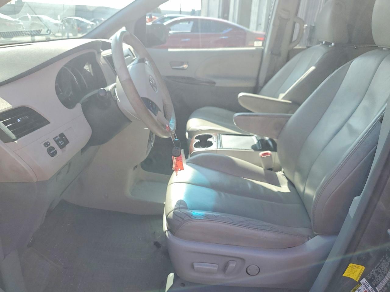 2012 Toyota Sienna Xle 8-passenger Gray vin: 5TDYK3DC7CS273344