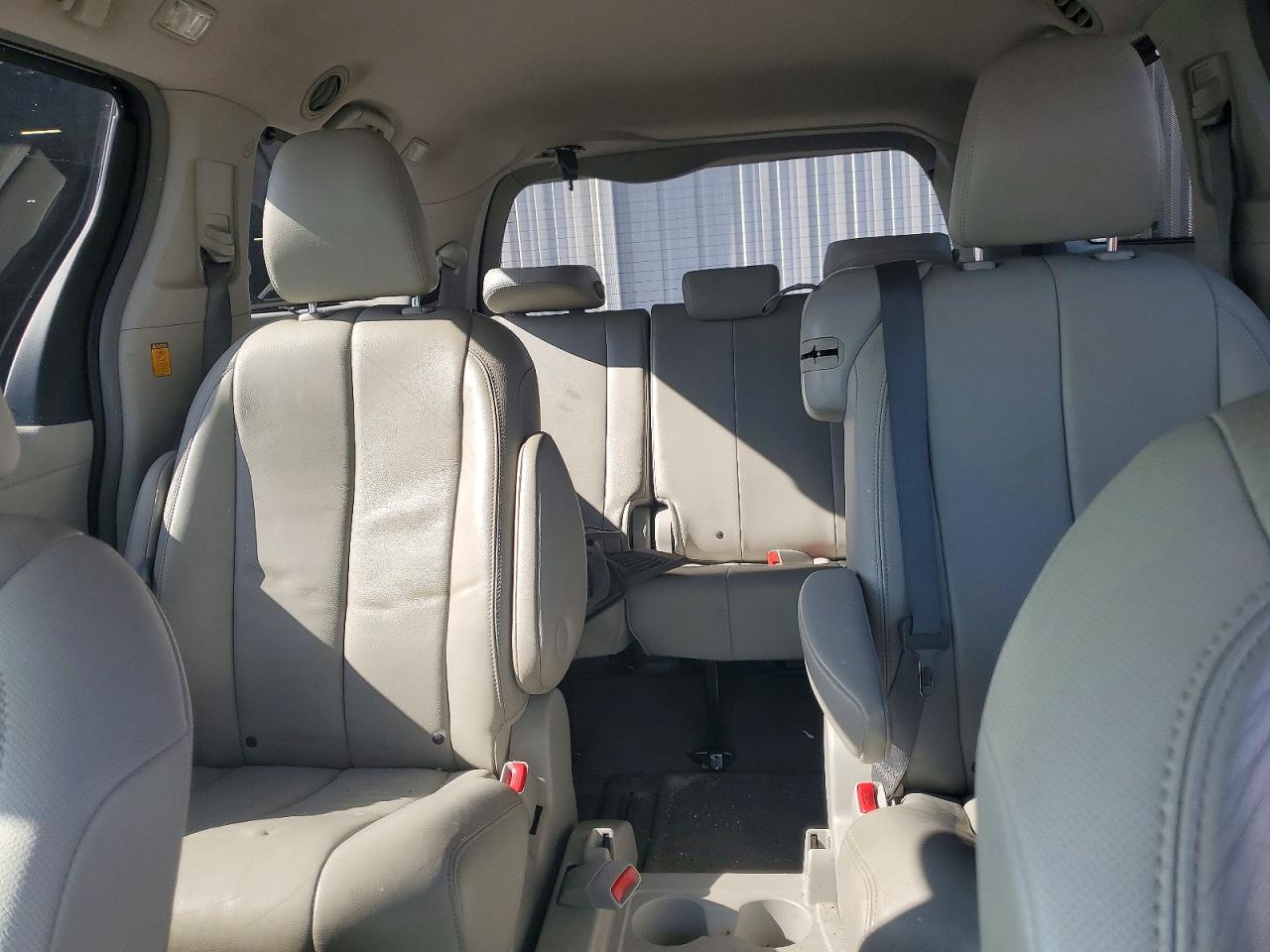 2012 Toyota Sienna Xle 8-passenger Gray vin: 5TDYK3DC7CS273344