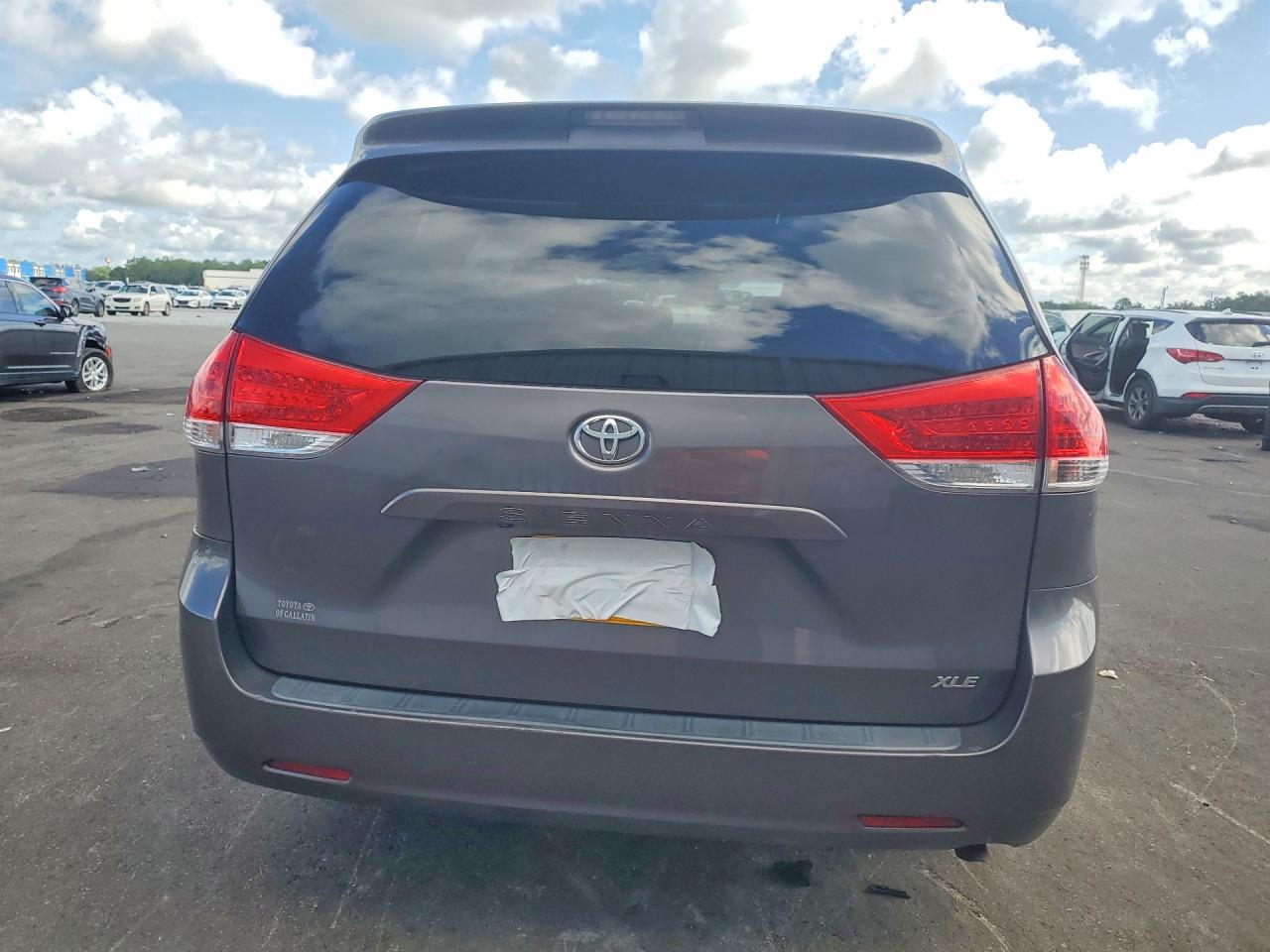 2012 Toyota Sienna Xle 8-passenger Gray vin: 5TDYK3DC7CS273344