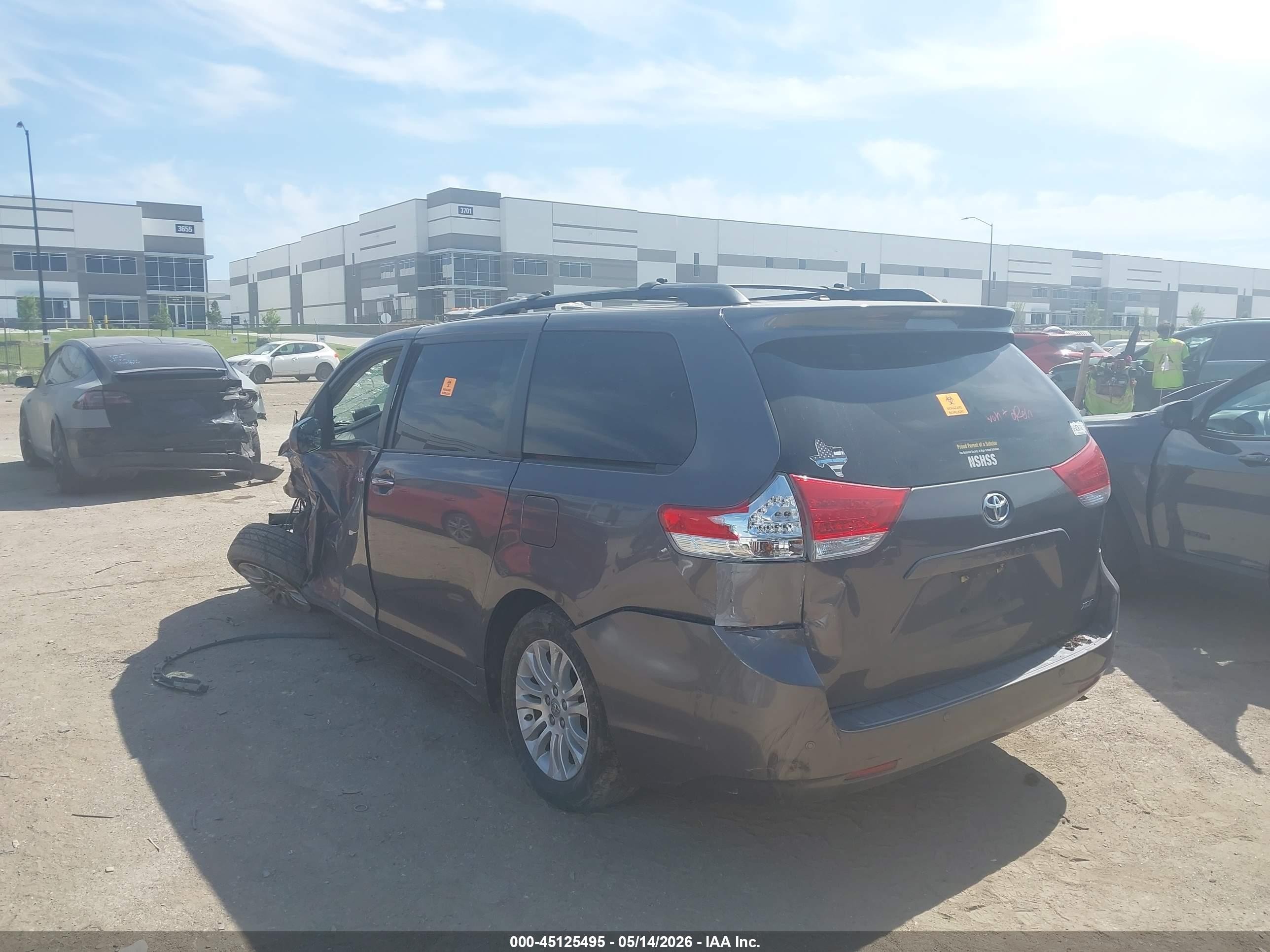 2012 Toyota Sienna Xle V6 8 Passenger Gray vin: 5TDYK3DC7CS276597